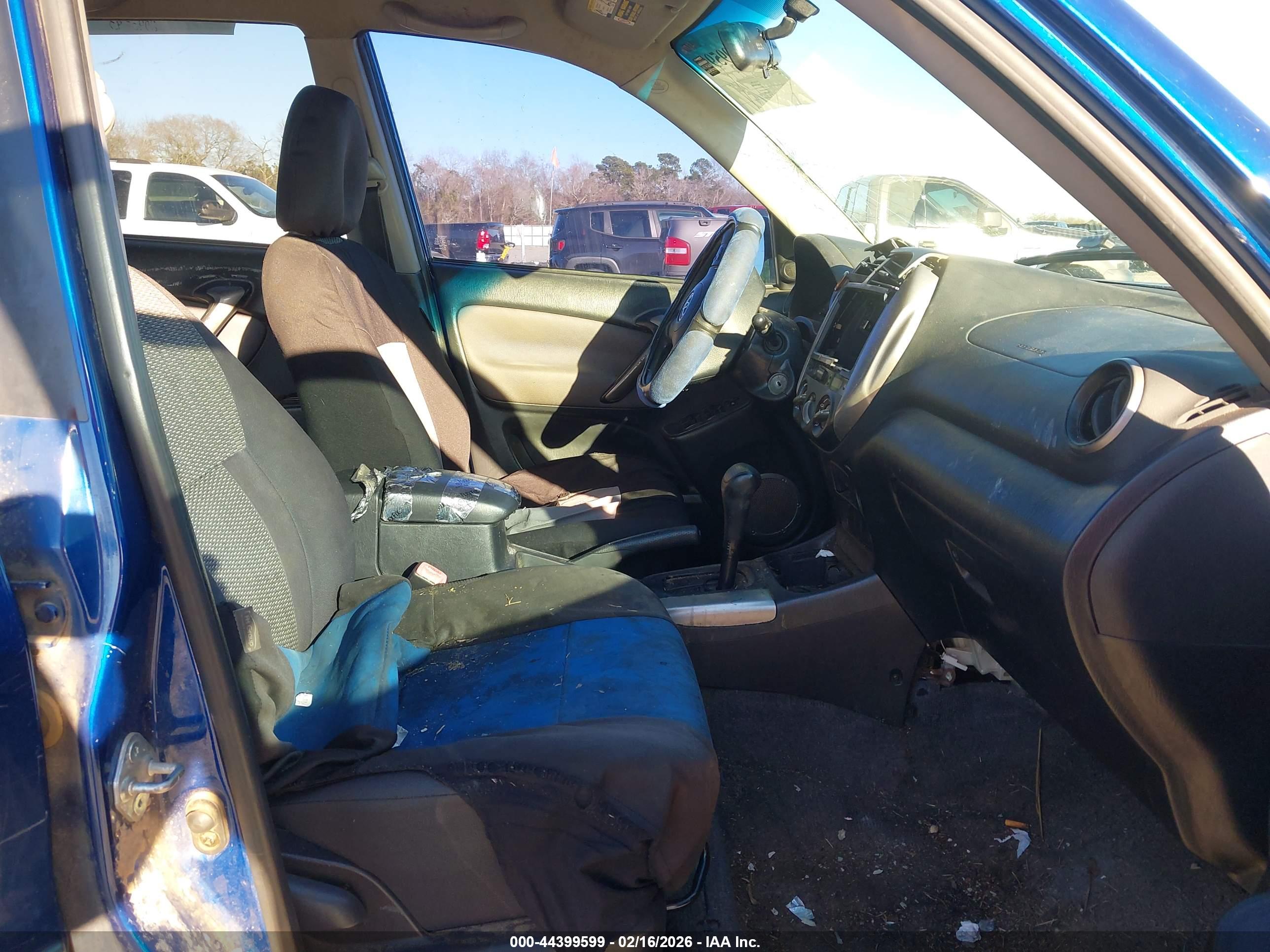 TOYOTA RAV4 image 5