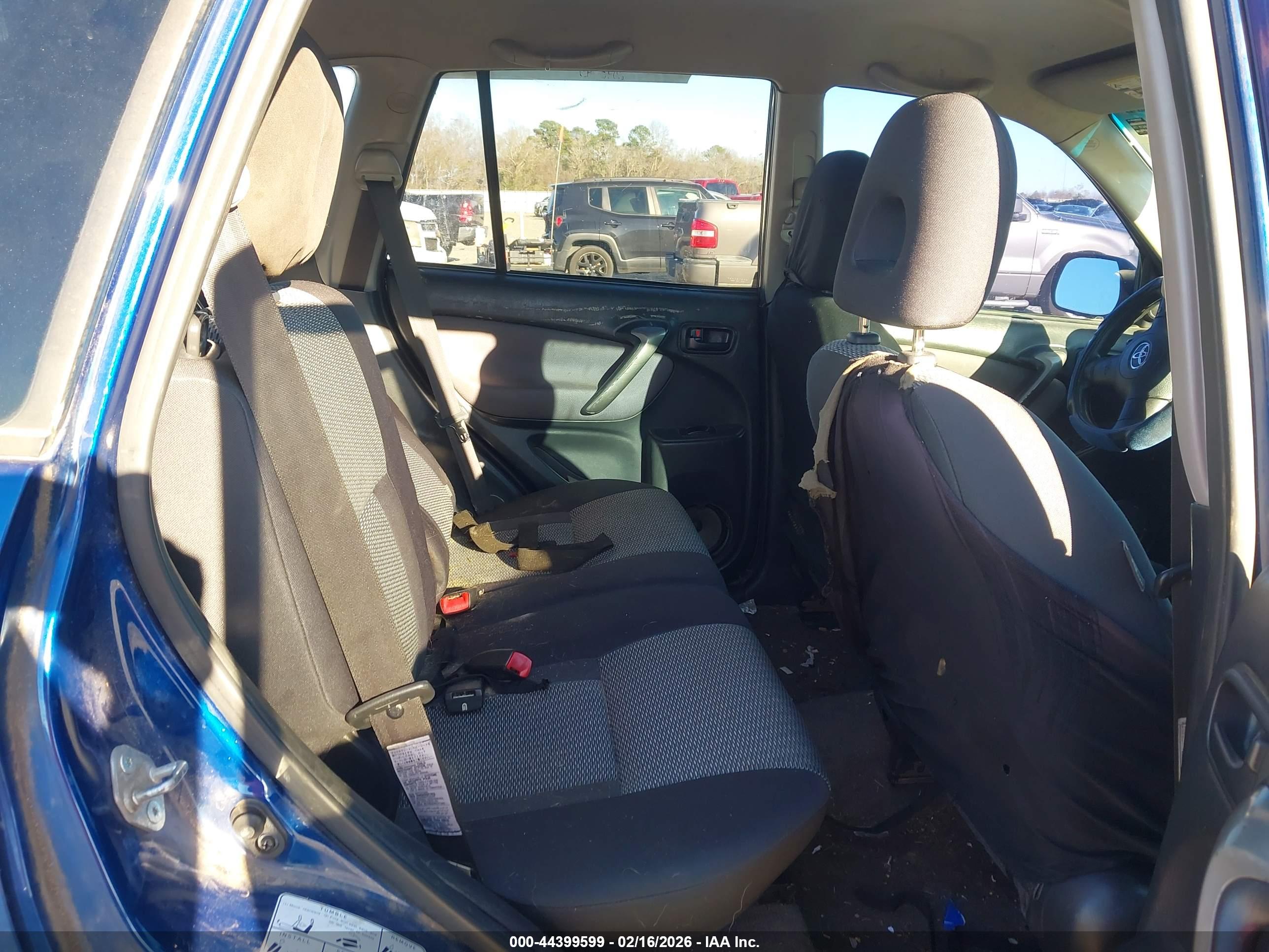 TOYOTA RAV4 image 8