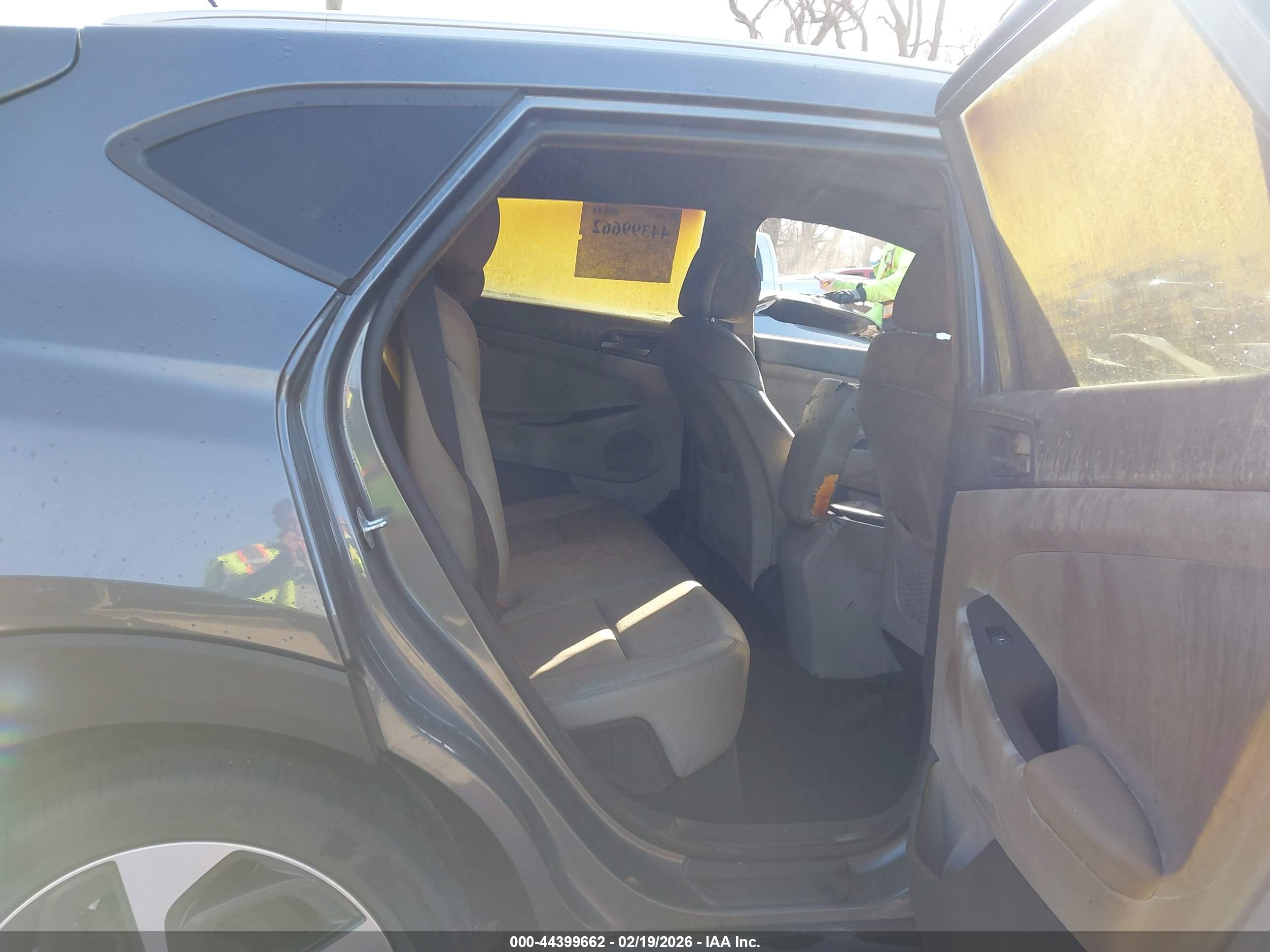 HYUNDAI TUCSON image 8