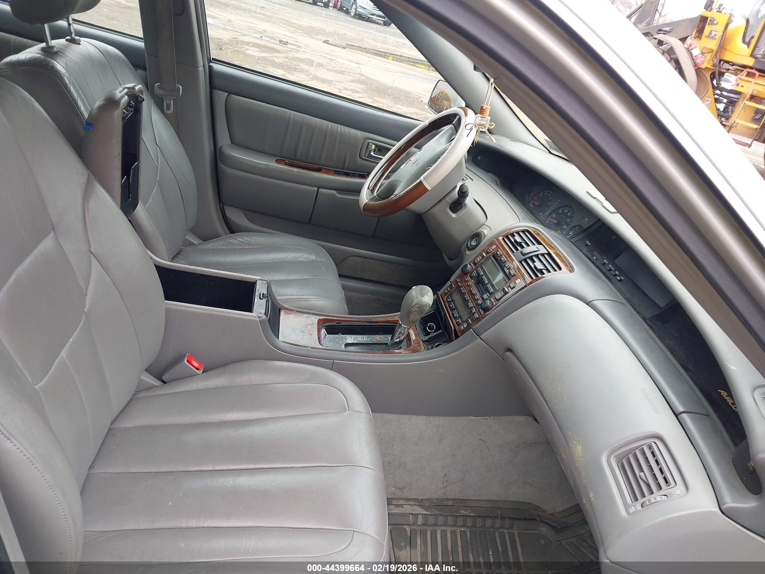 TOYOTA AVALON image 5