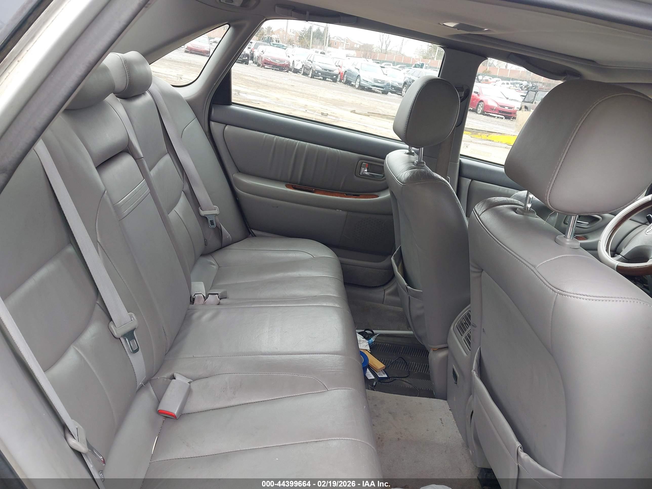 TOYOTA AVALON image 8