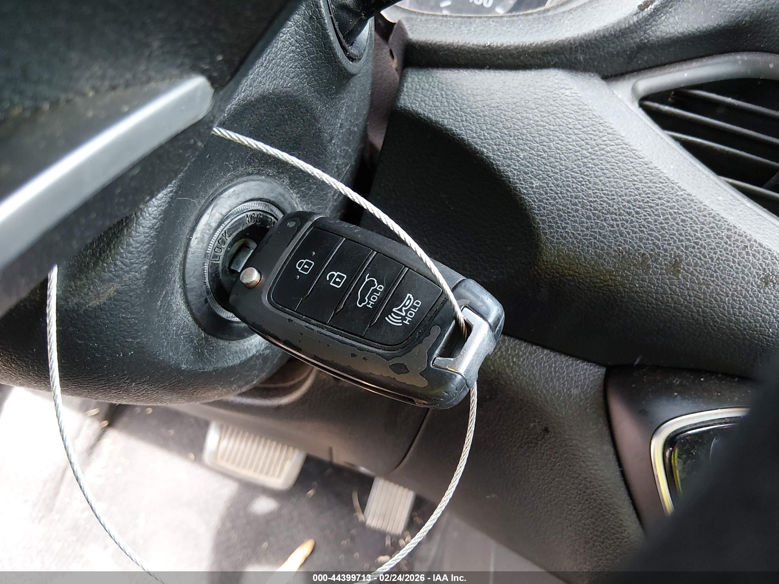 HYUNDAI ELANTRA image 11