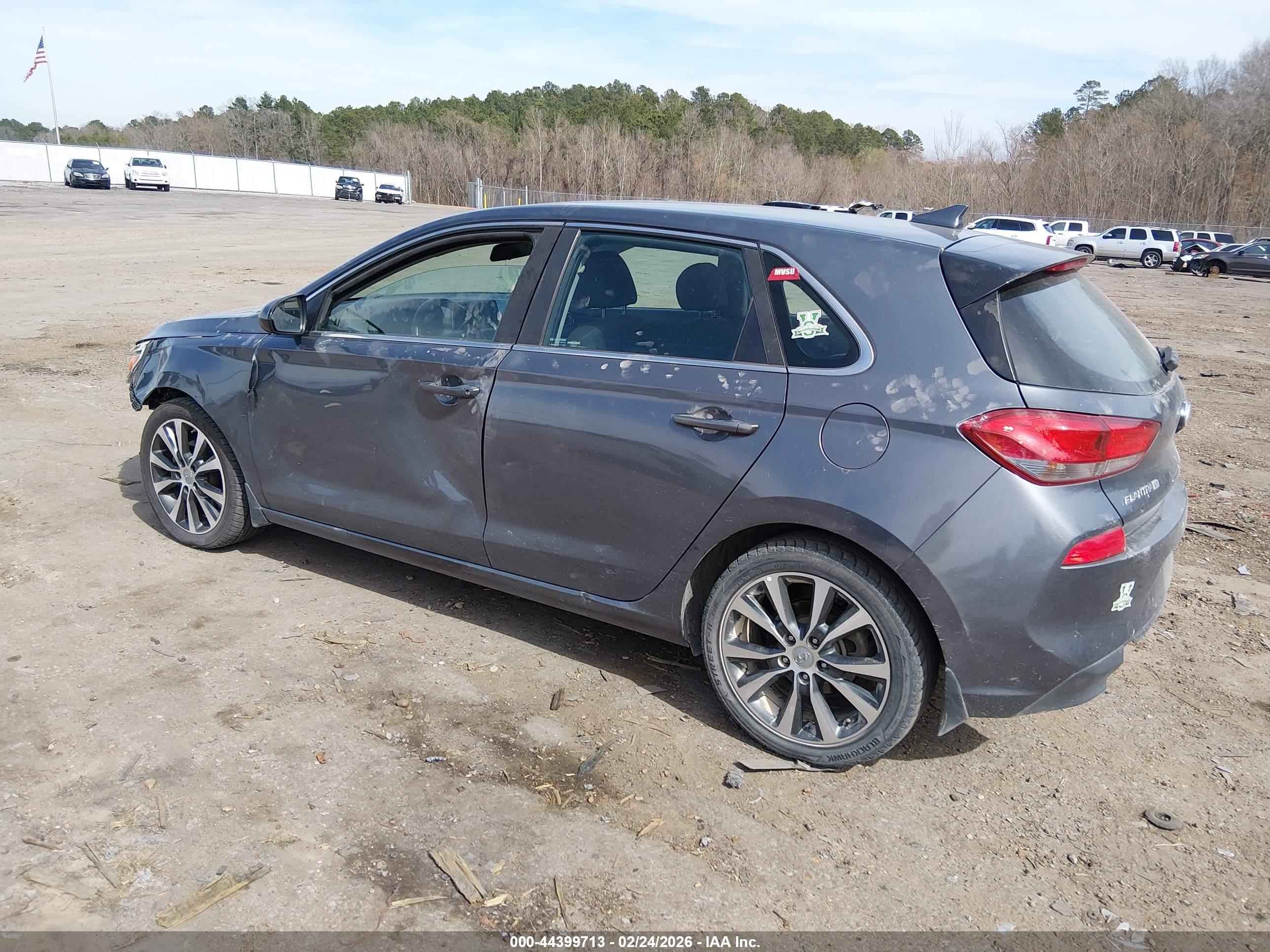 HYUNDAI ELANTRA image 3