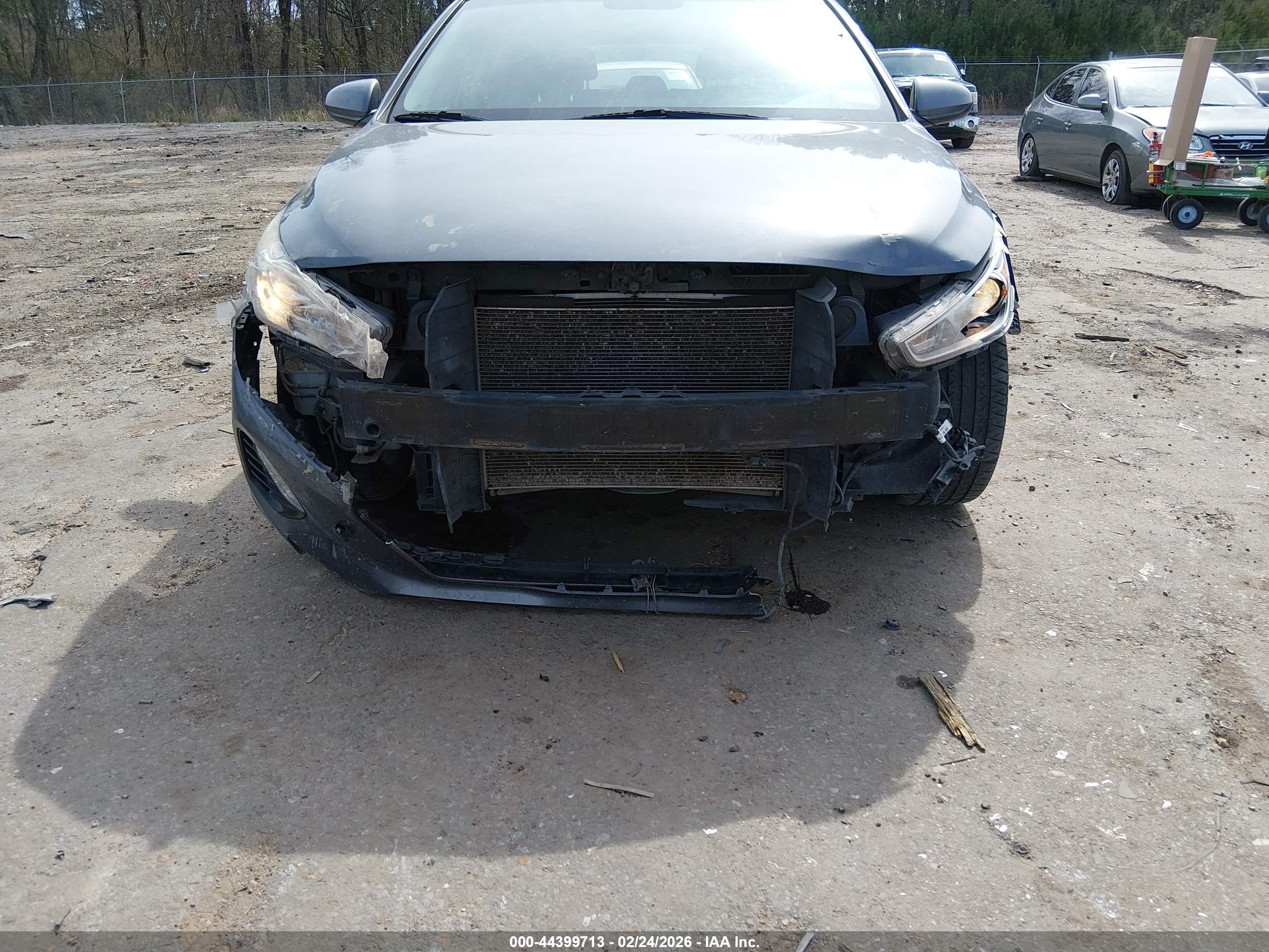HYUNDAI ELANTRA image 6