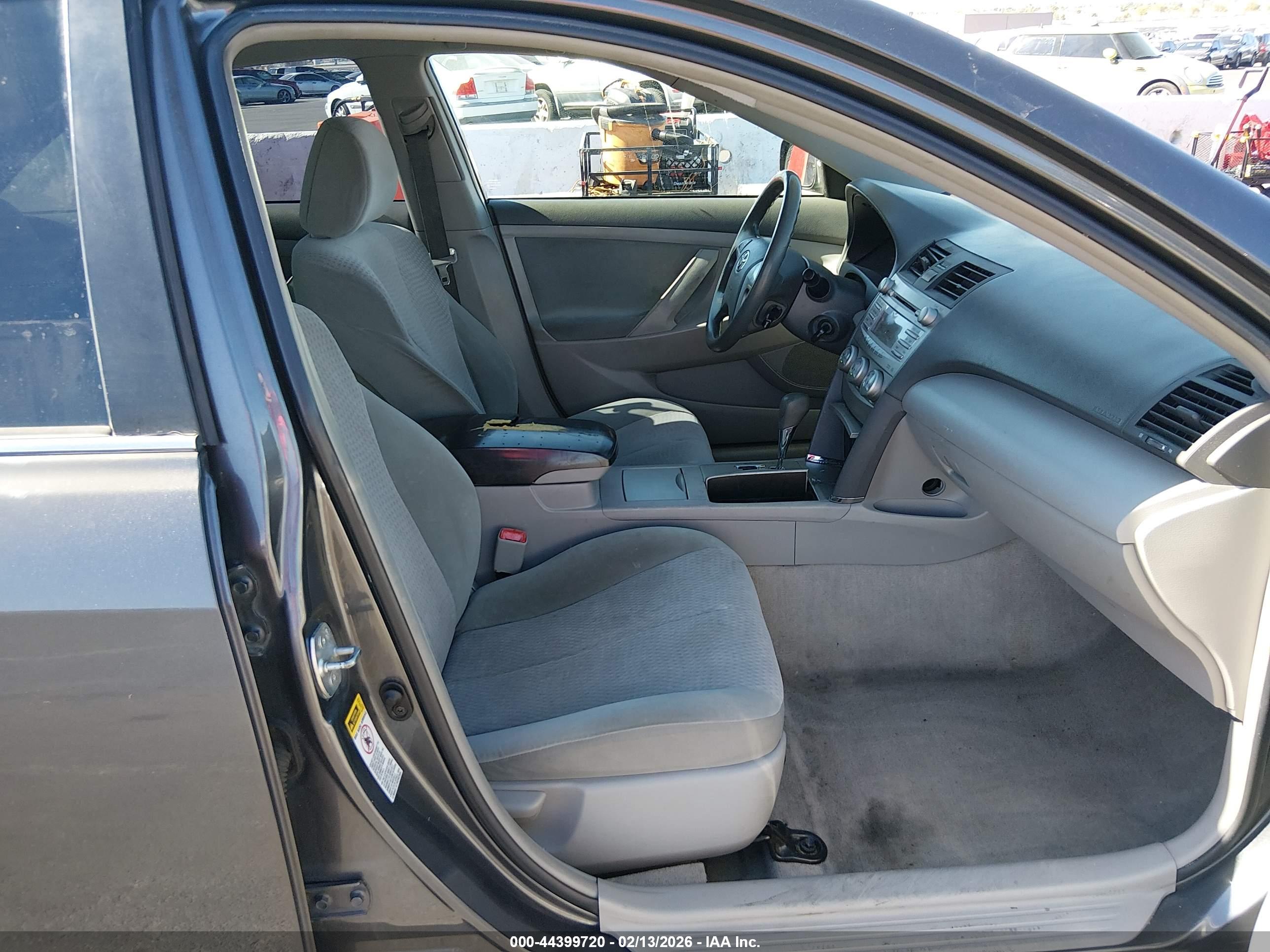 TOYOTA CAMRY image 5
