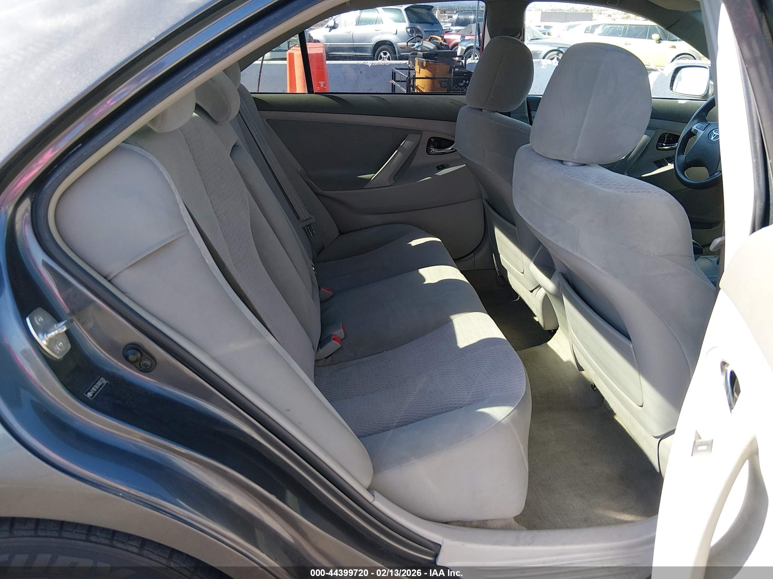 TOYOTA CAMRY image 8