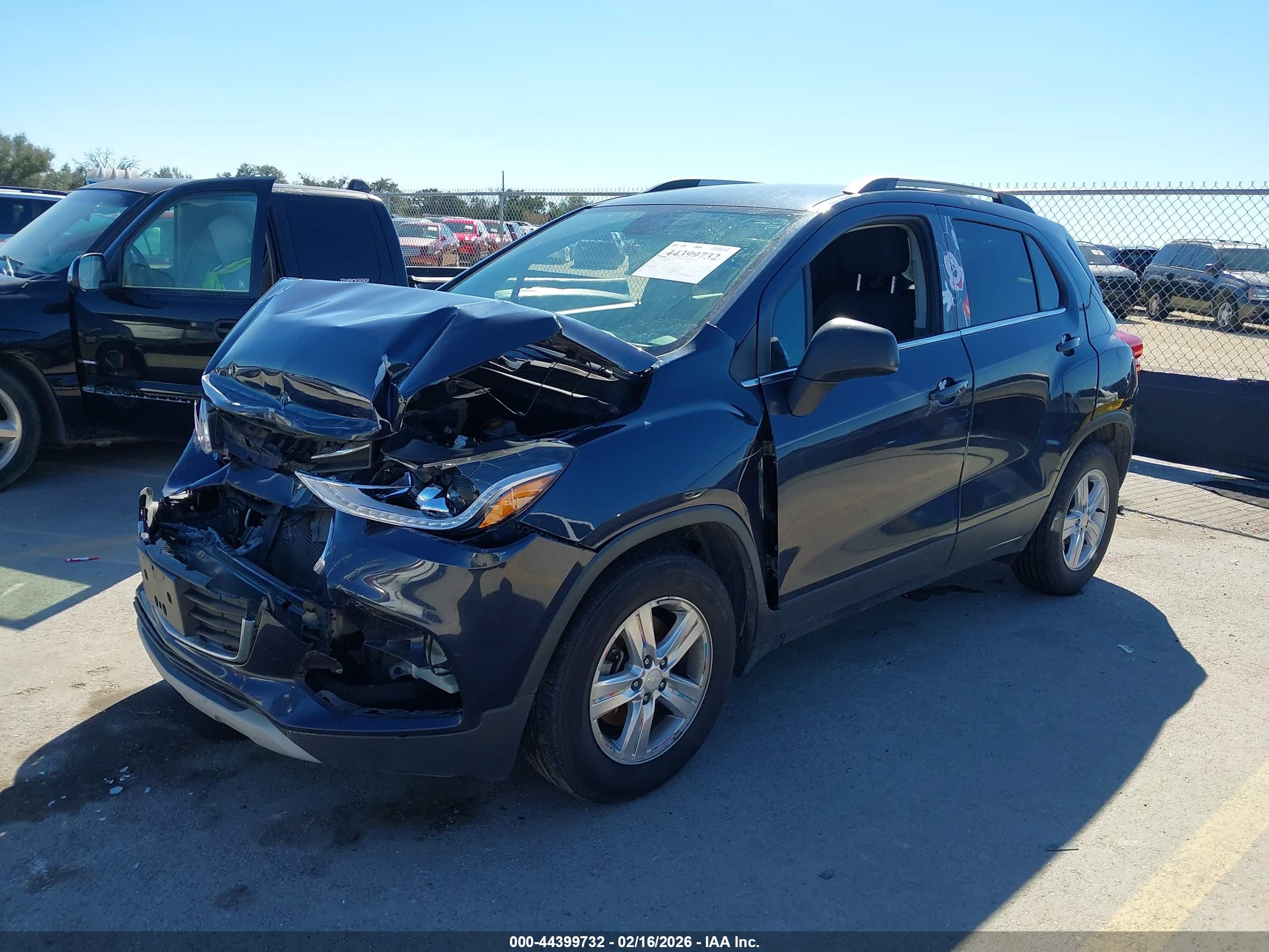 CHEVROLET TRAX image 2