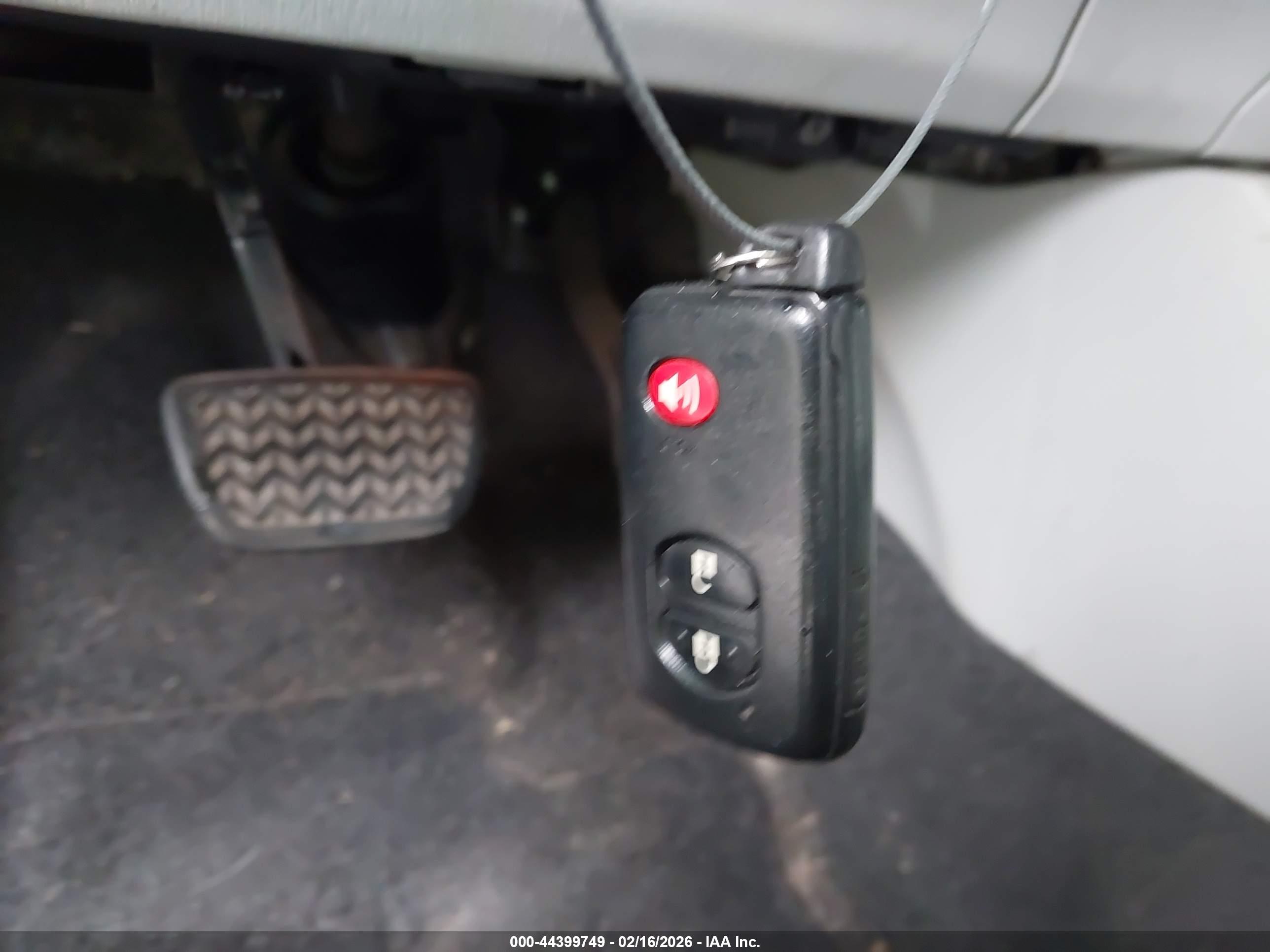 TOYOTA PRIUS image 11