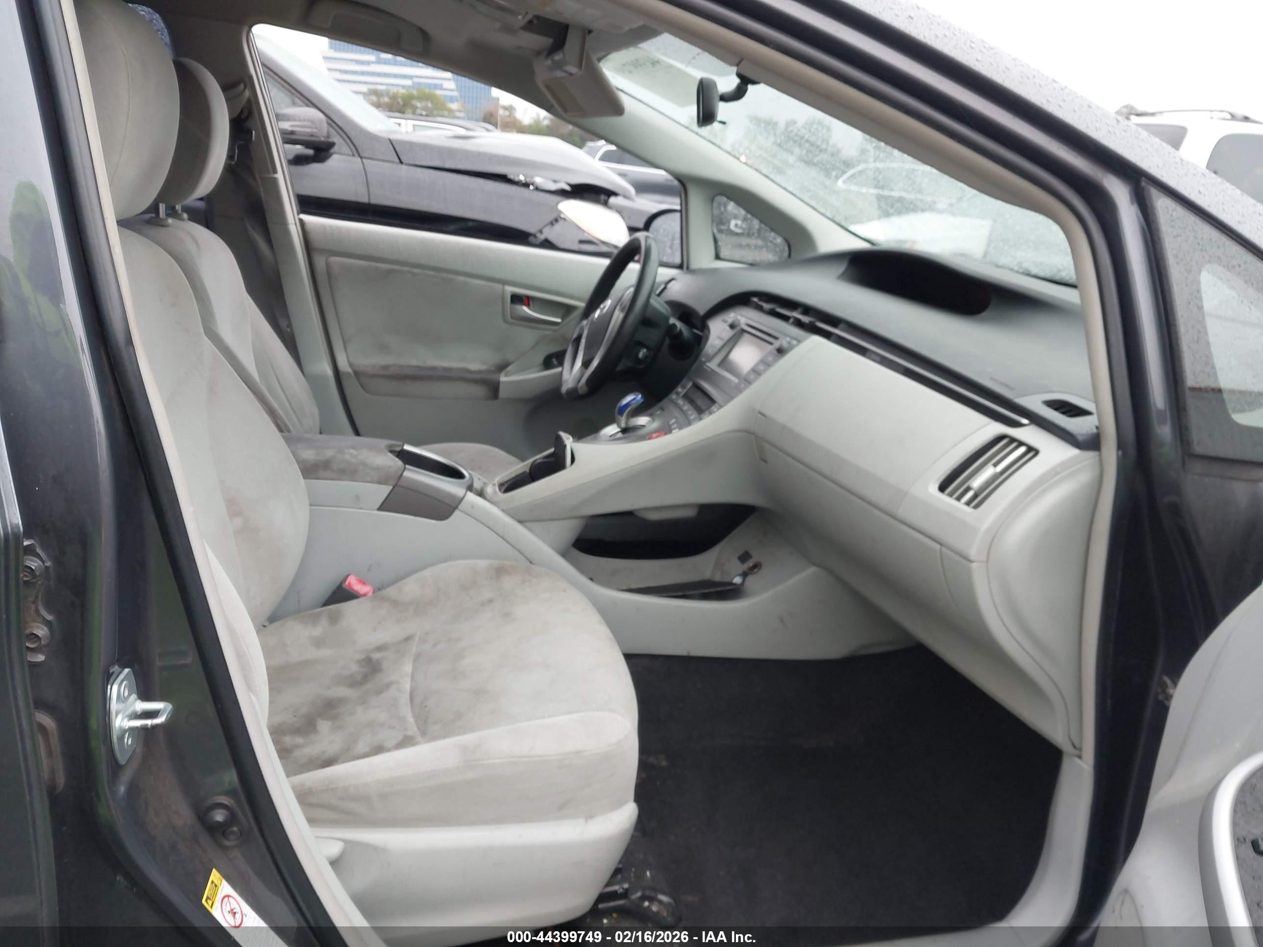 TOYOTA PRIUS image 5