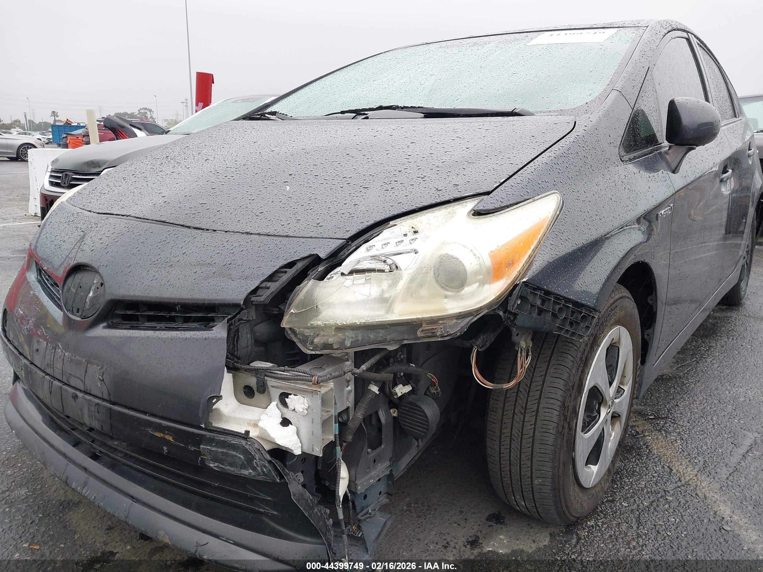 TOYOTA PRIUS image 6
