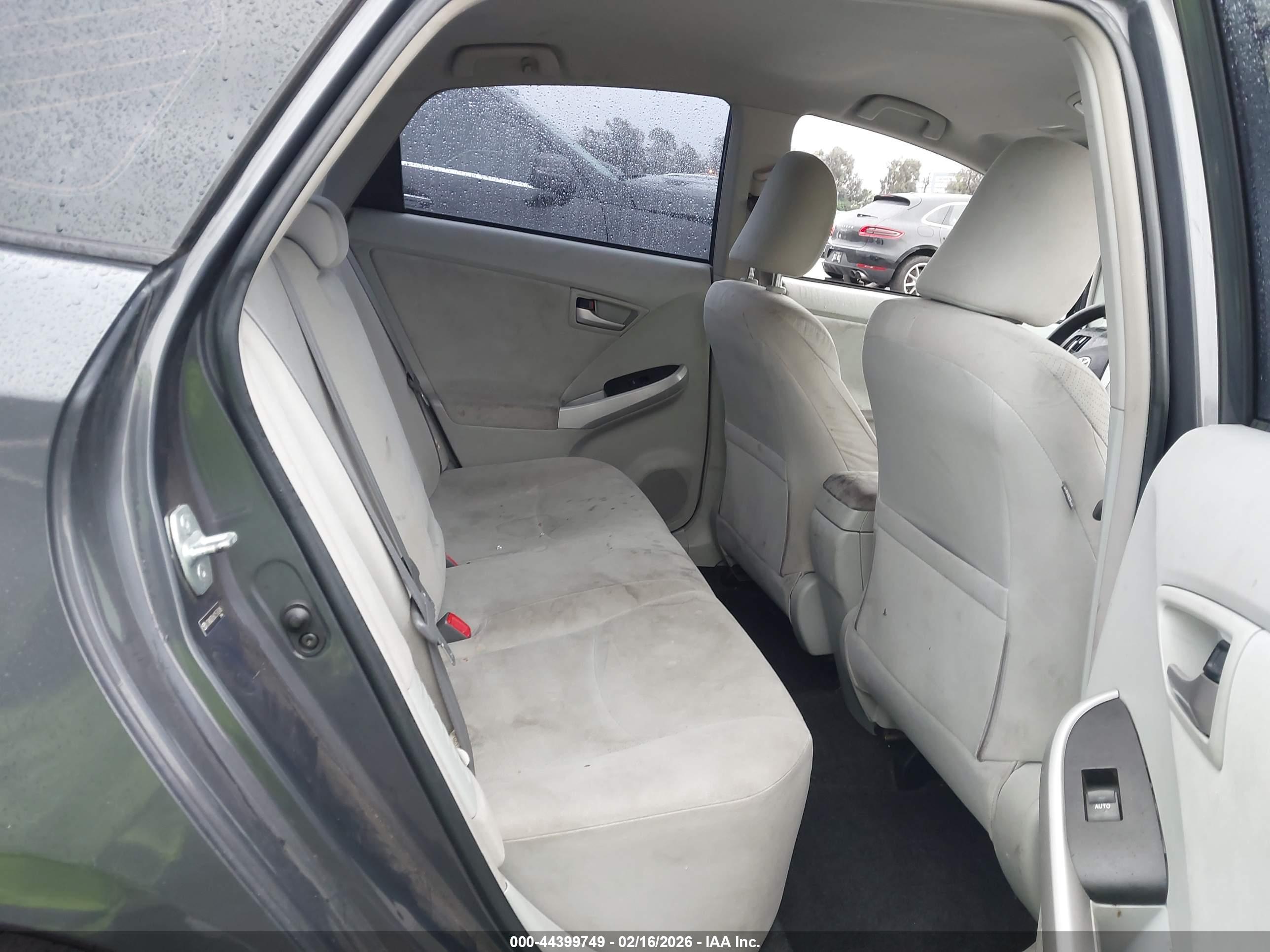 TOYOTA PRIUS image 8