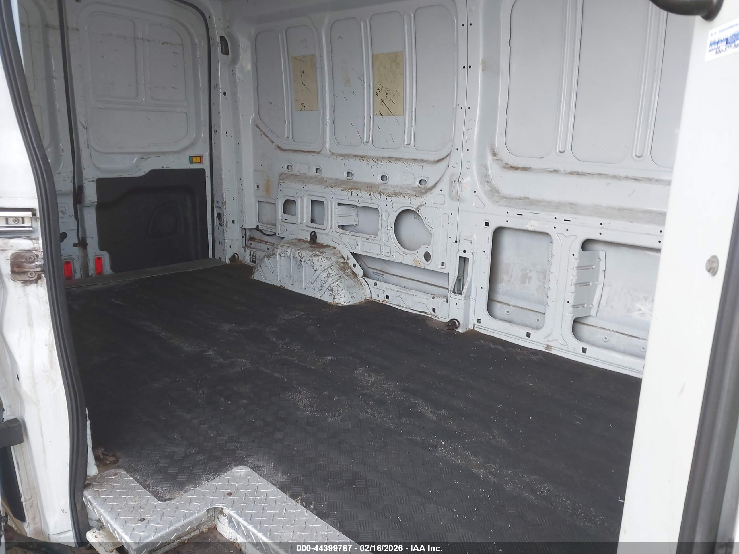 FORD TRANSIT-250 image 8