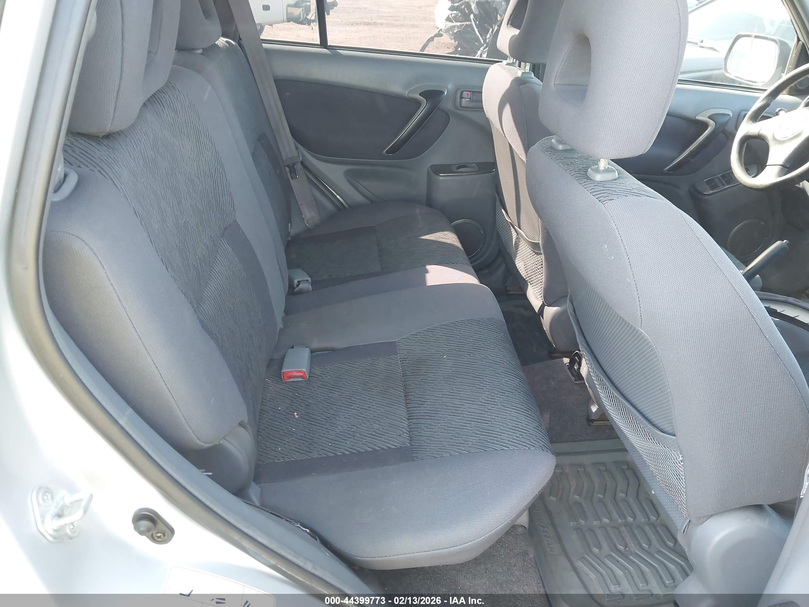 TOYOTA RAV4 image 8