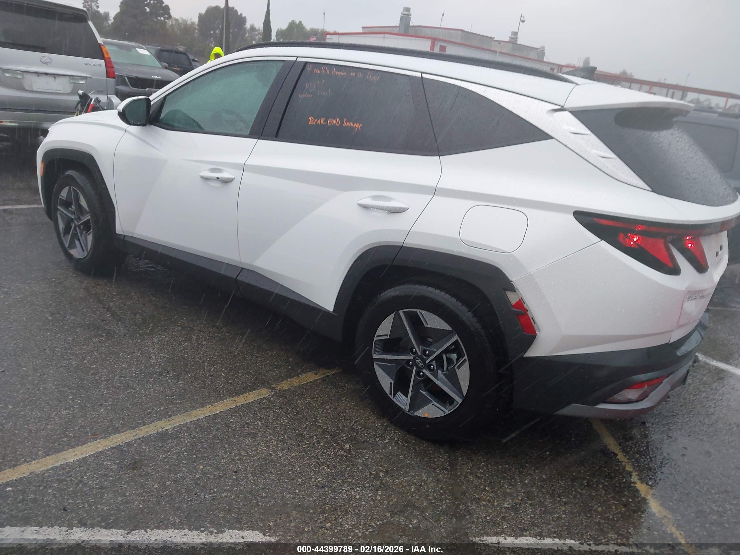 HYUNDAI TUCSON image 3