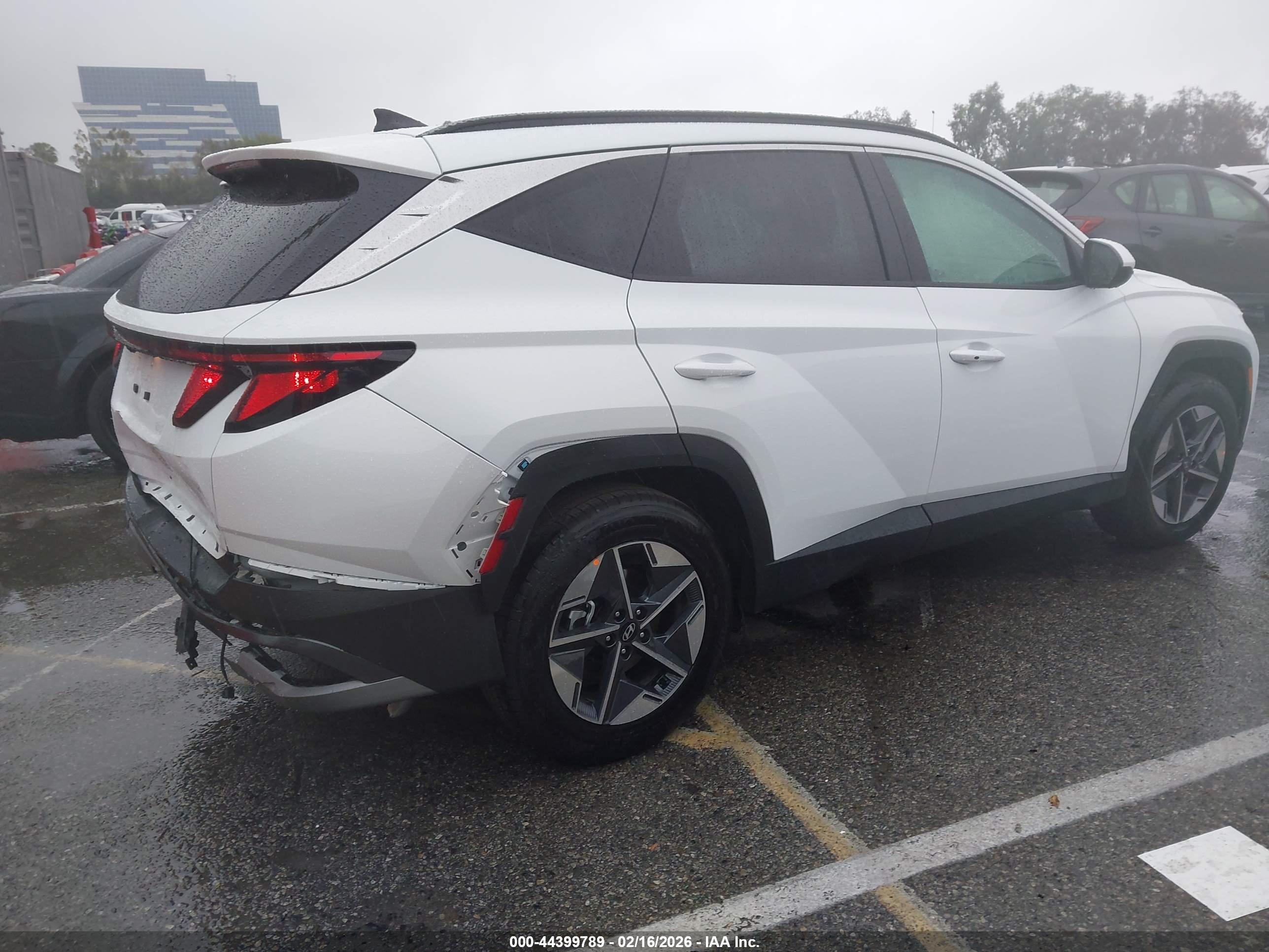 HYUNDAI TUCSON image 4