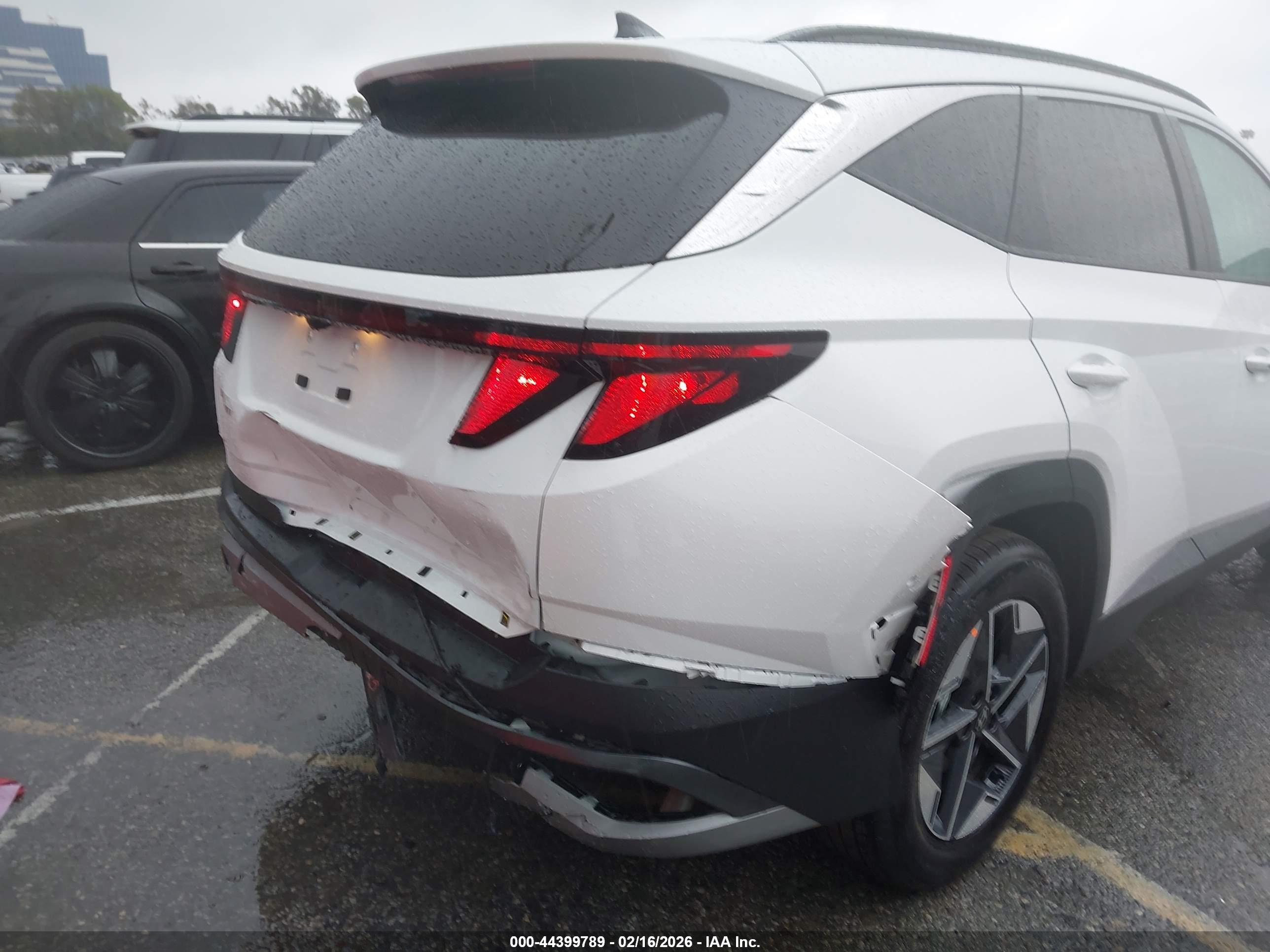 HYUNDAI TUCSON image 6