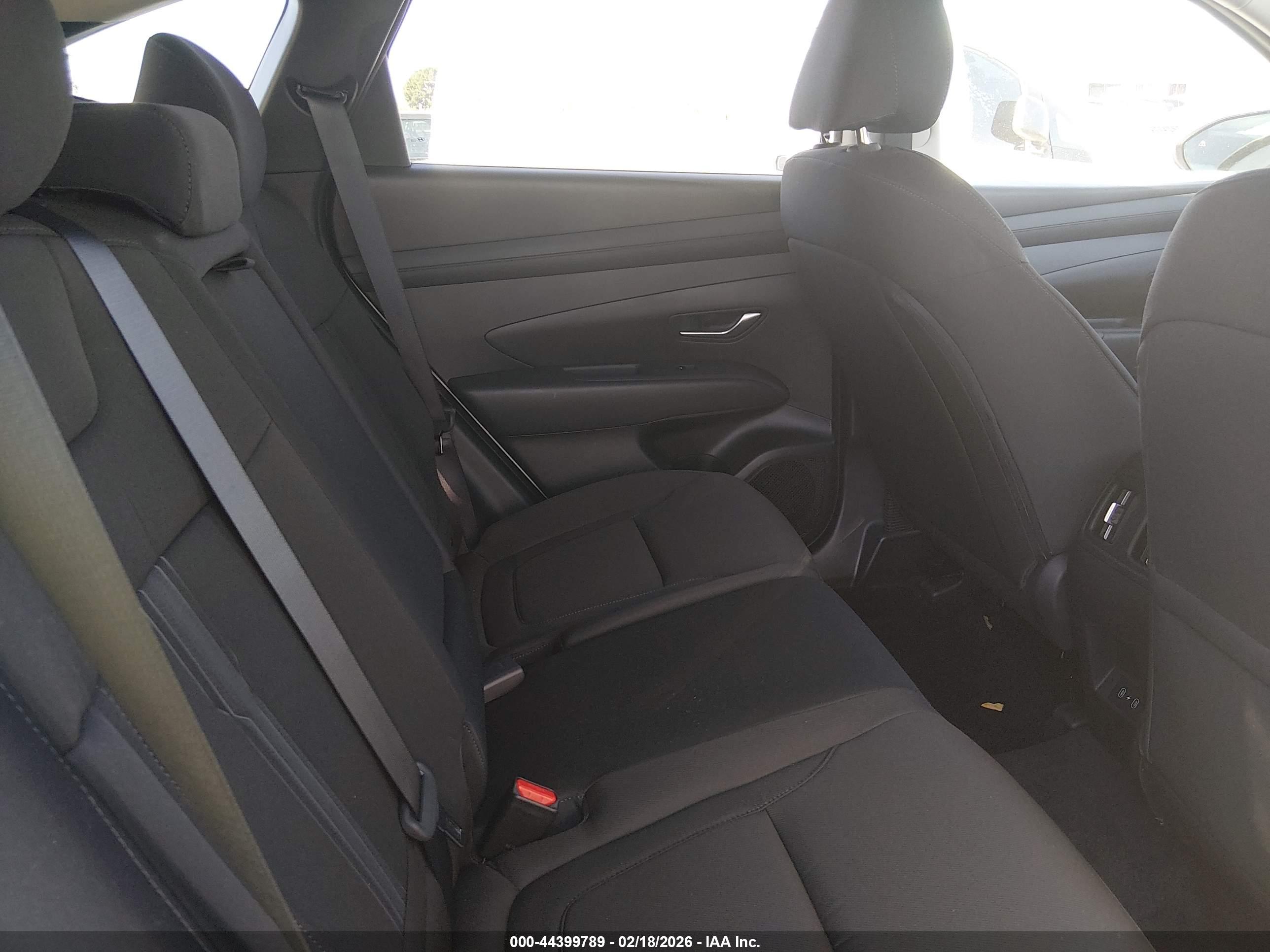 HYUNDAI TUCSON image 8