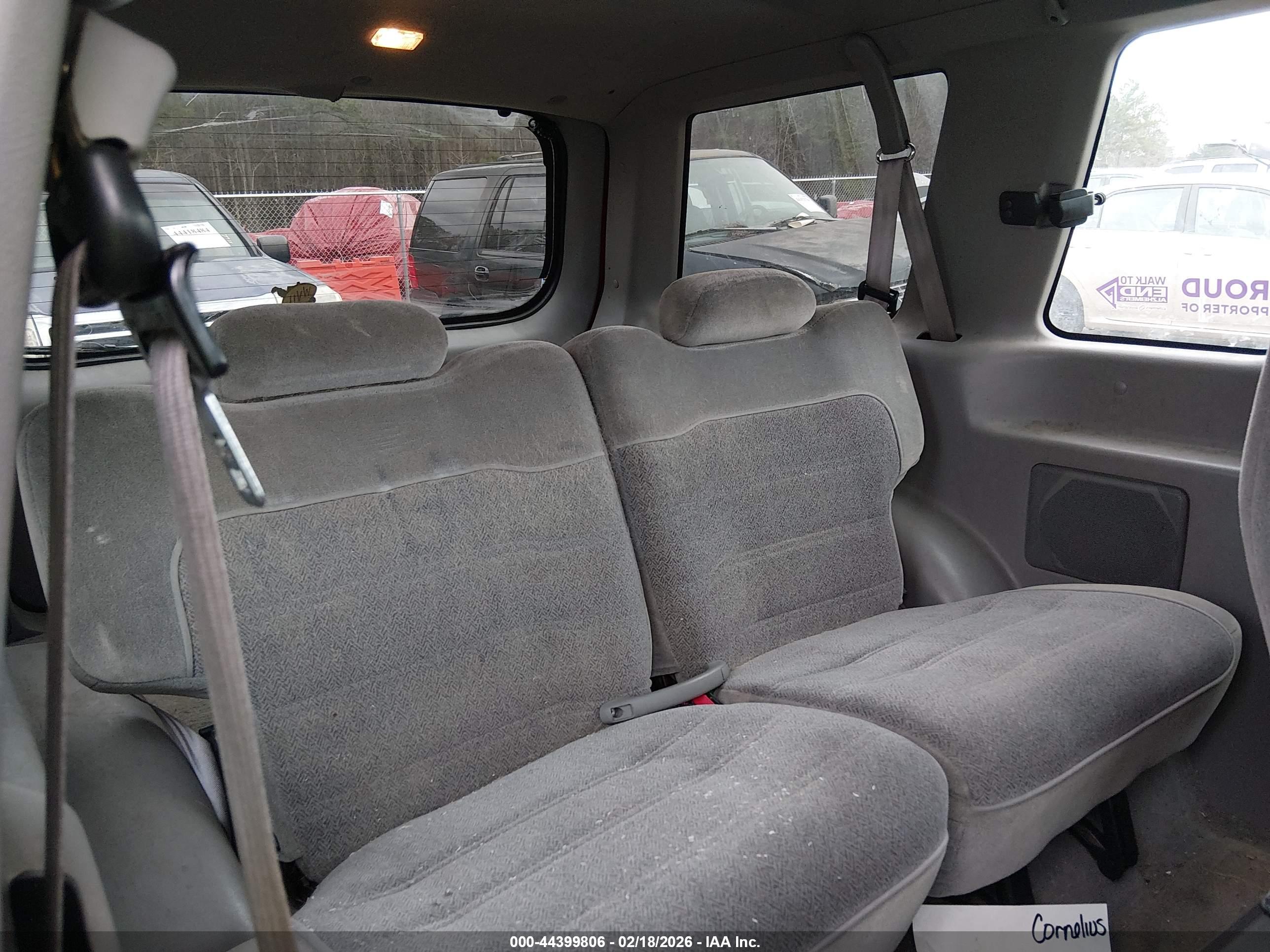 FORD EXPLORER image 8