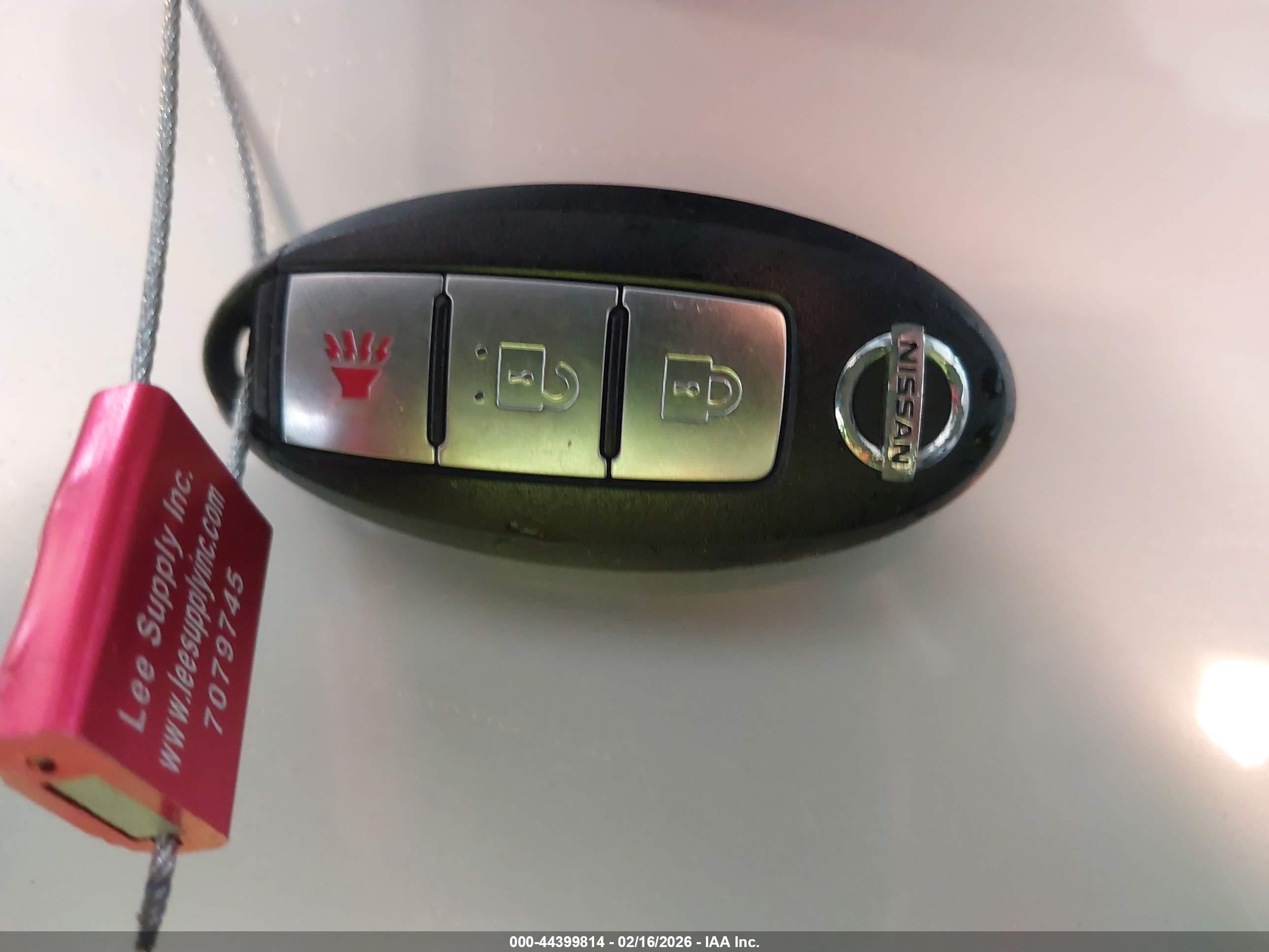 NISSAN LEAF image 11