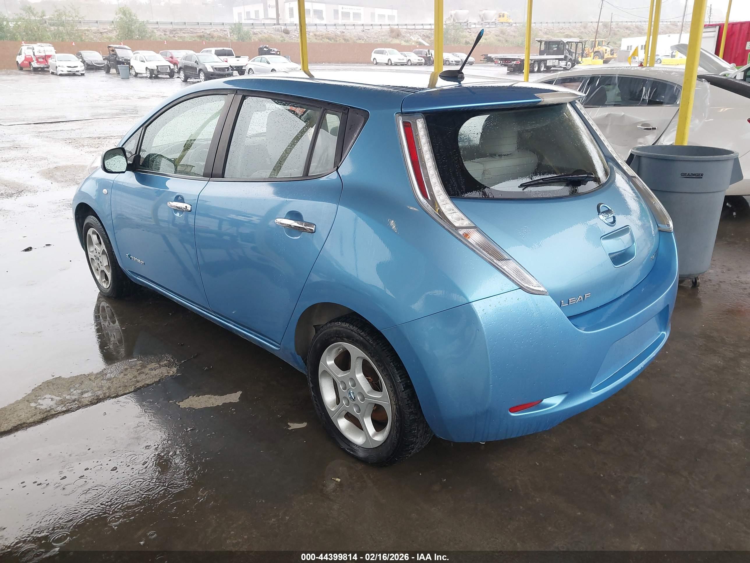 NISSAN LEAF image 3