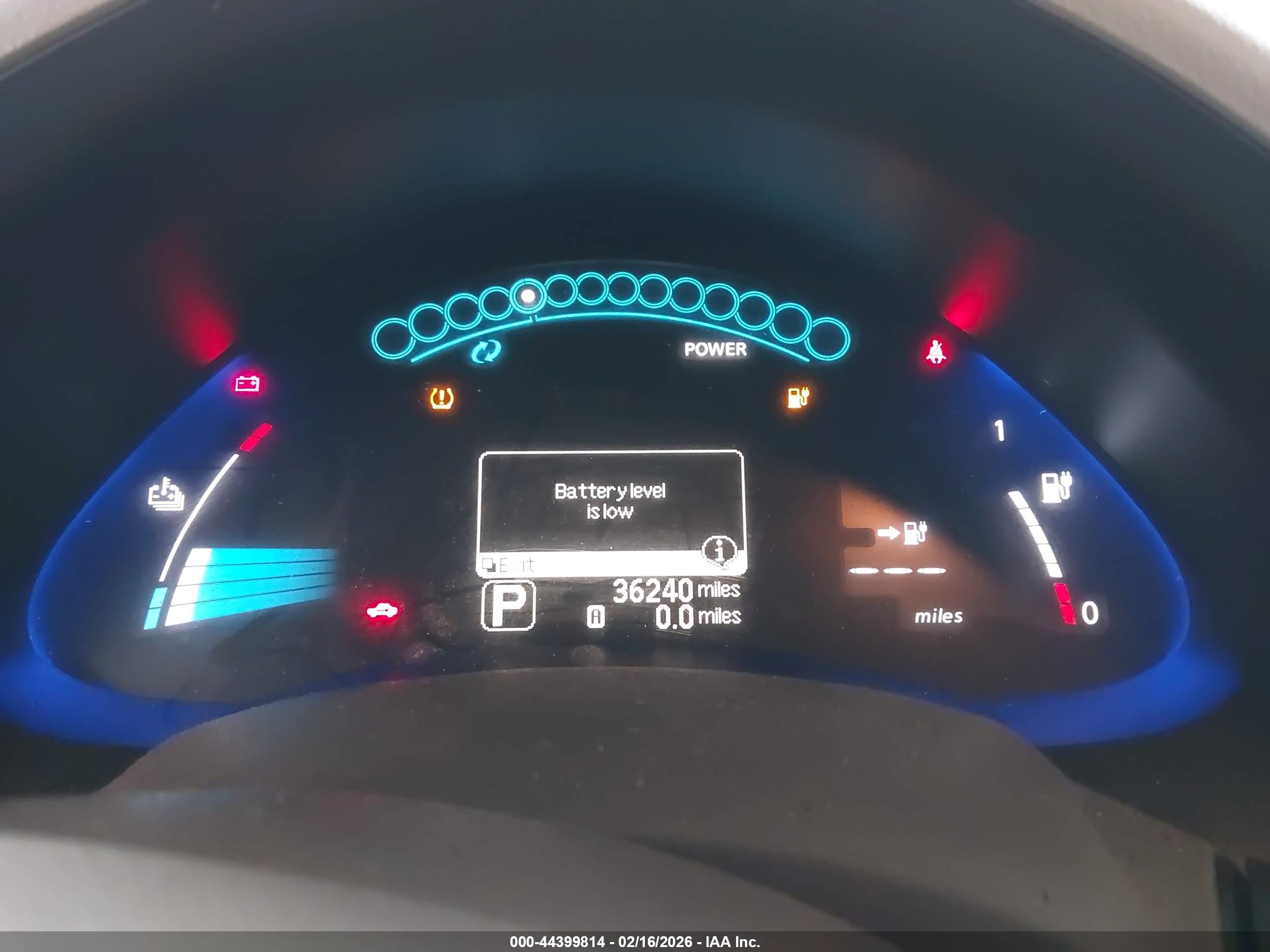 NISSAN LEAF image 7