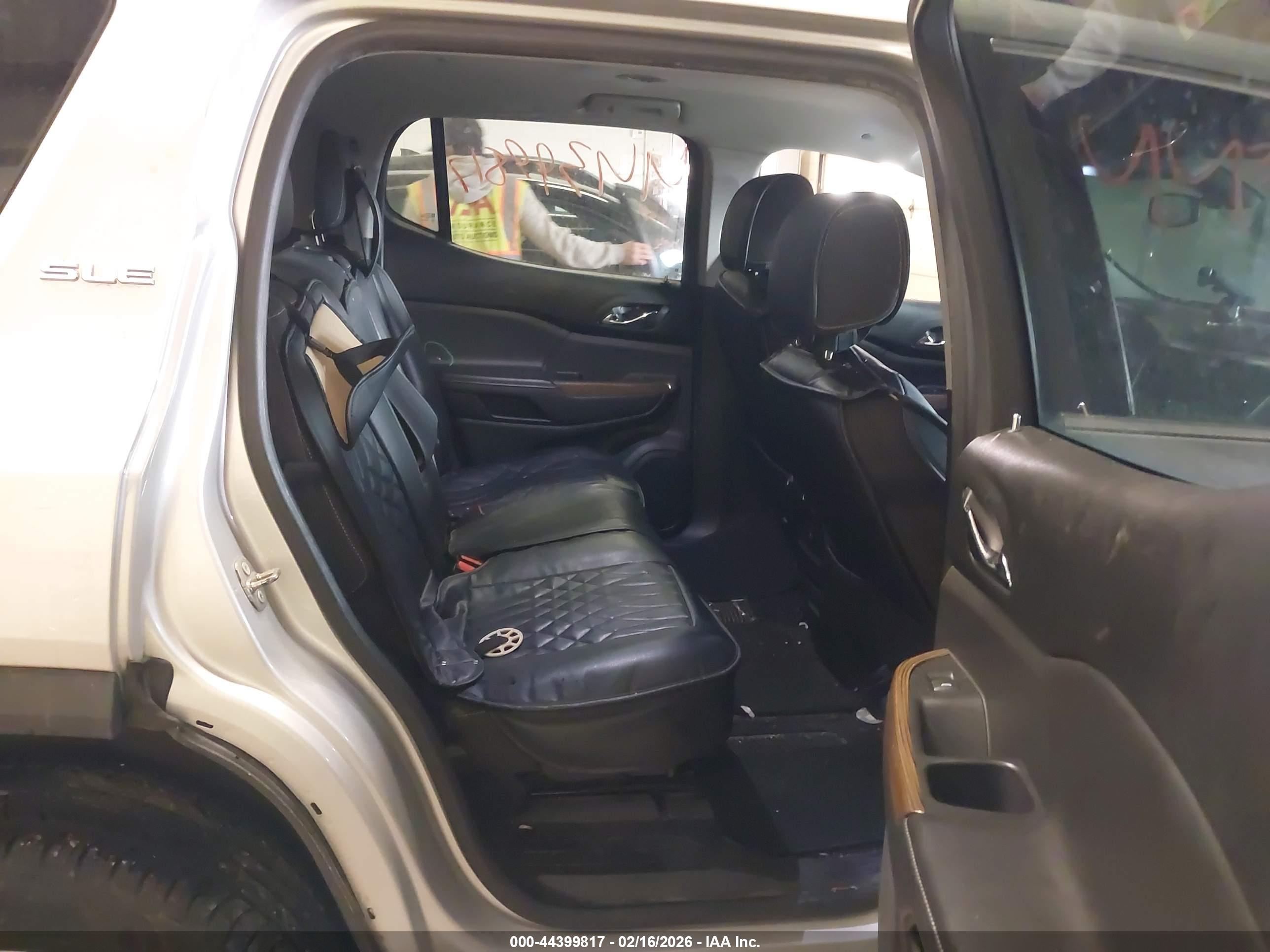 GMC ACADIA image 8