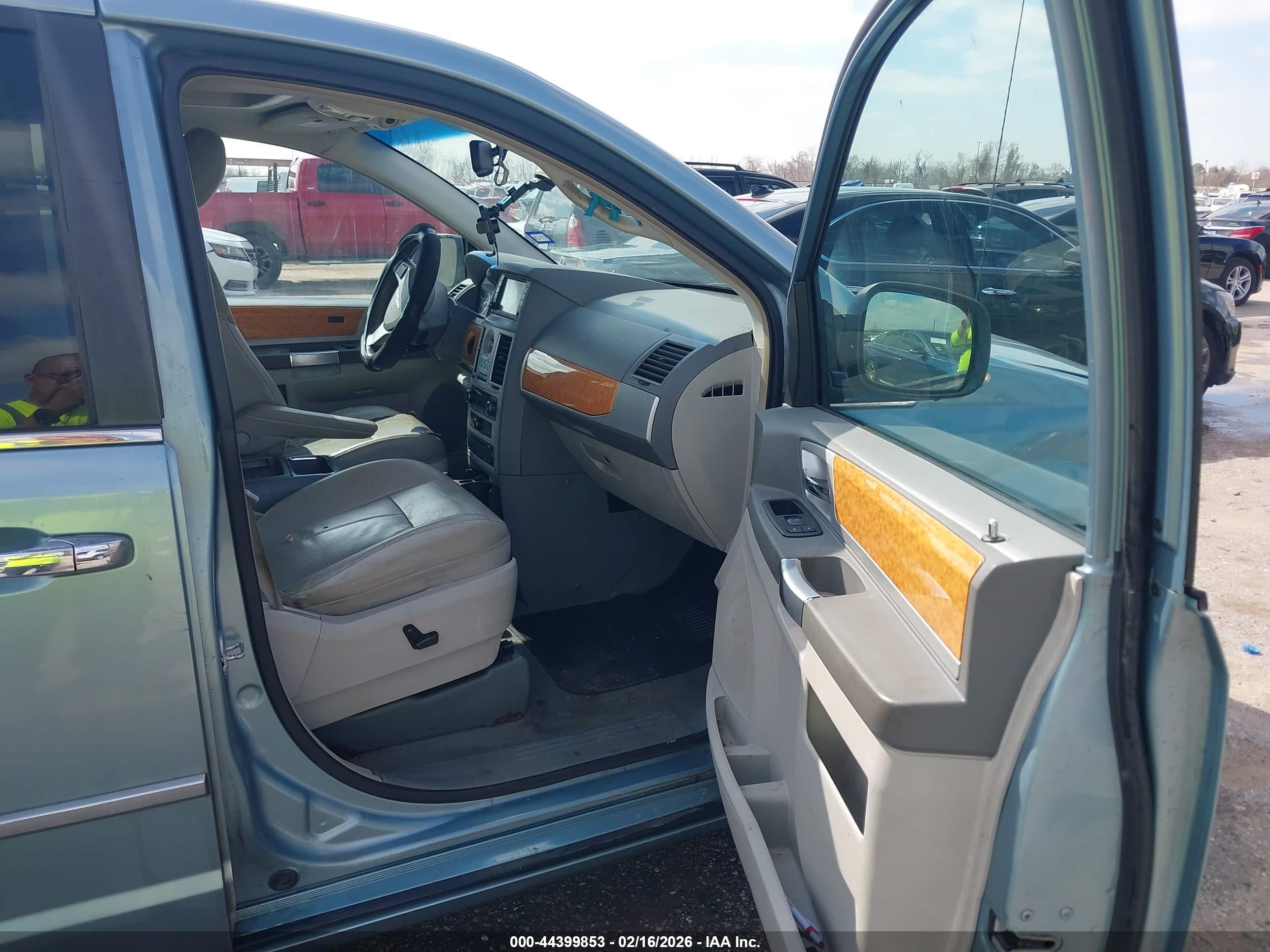 CHRYSLER TOWN image 5