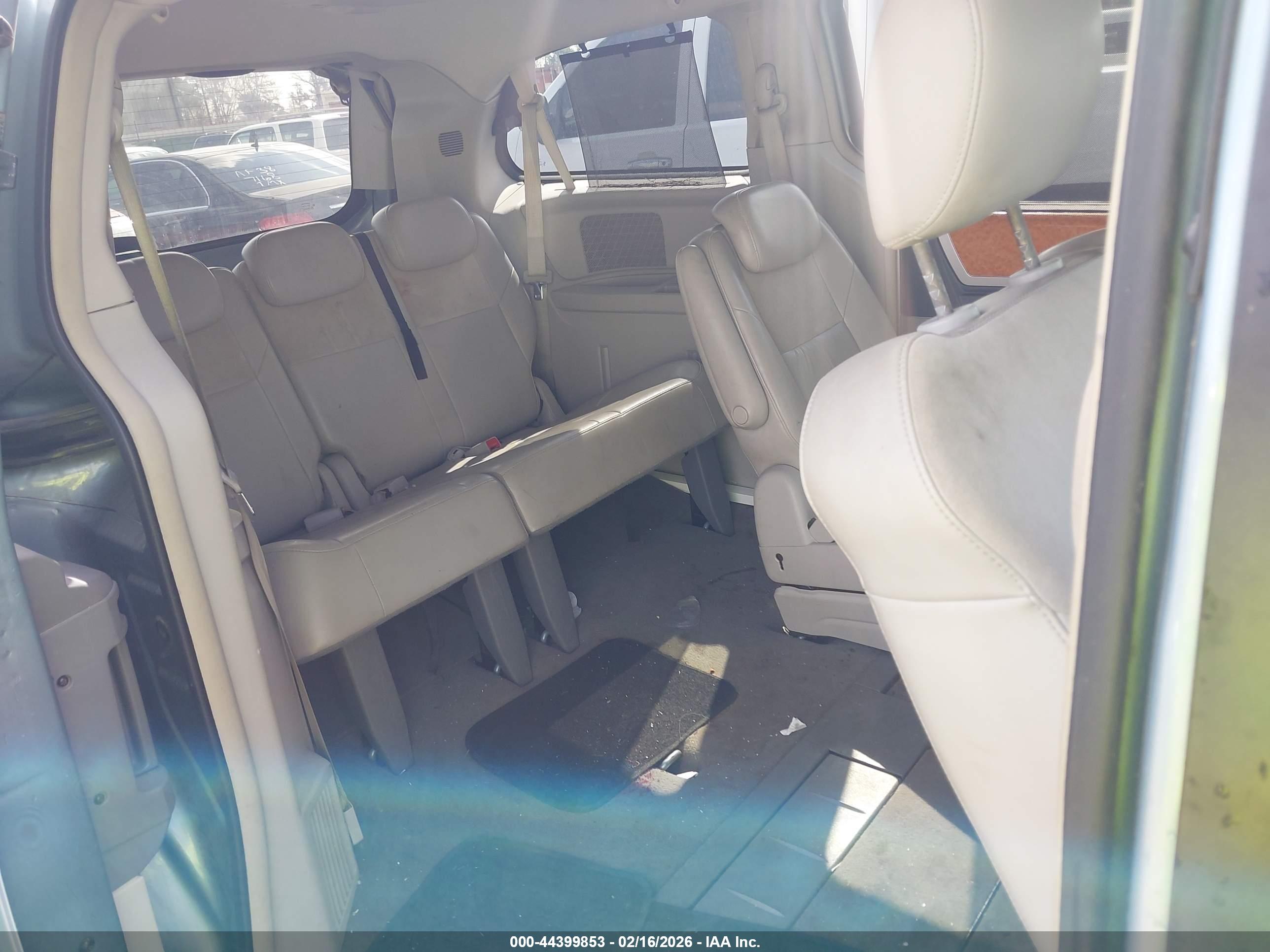 CHRYSLER TOWN image 8