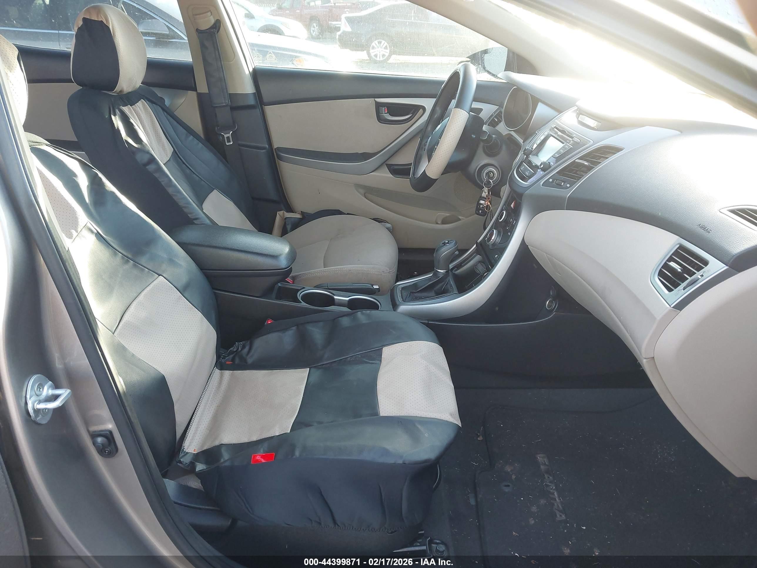 HYUNDAI ELANTRA image 5