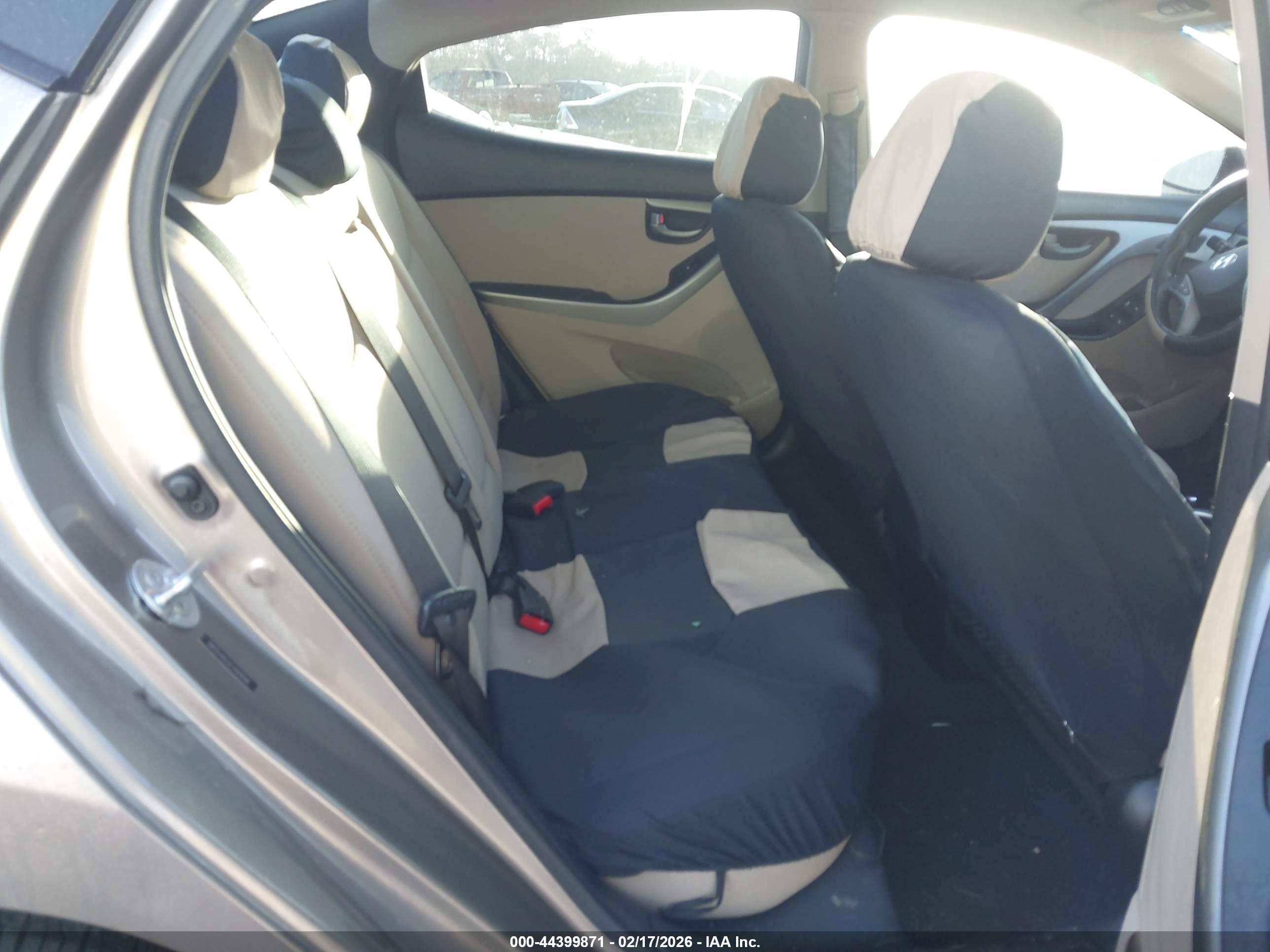 HYUNDAI ELANTRA image 8