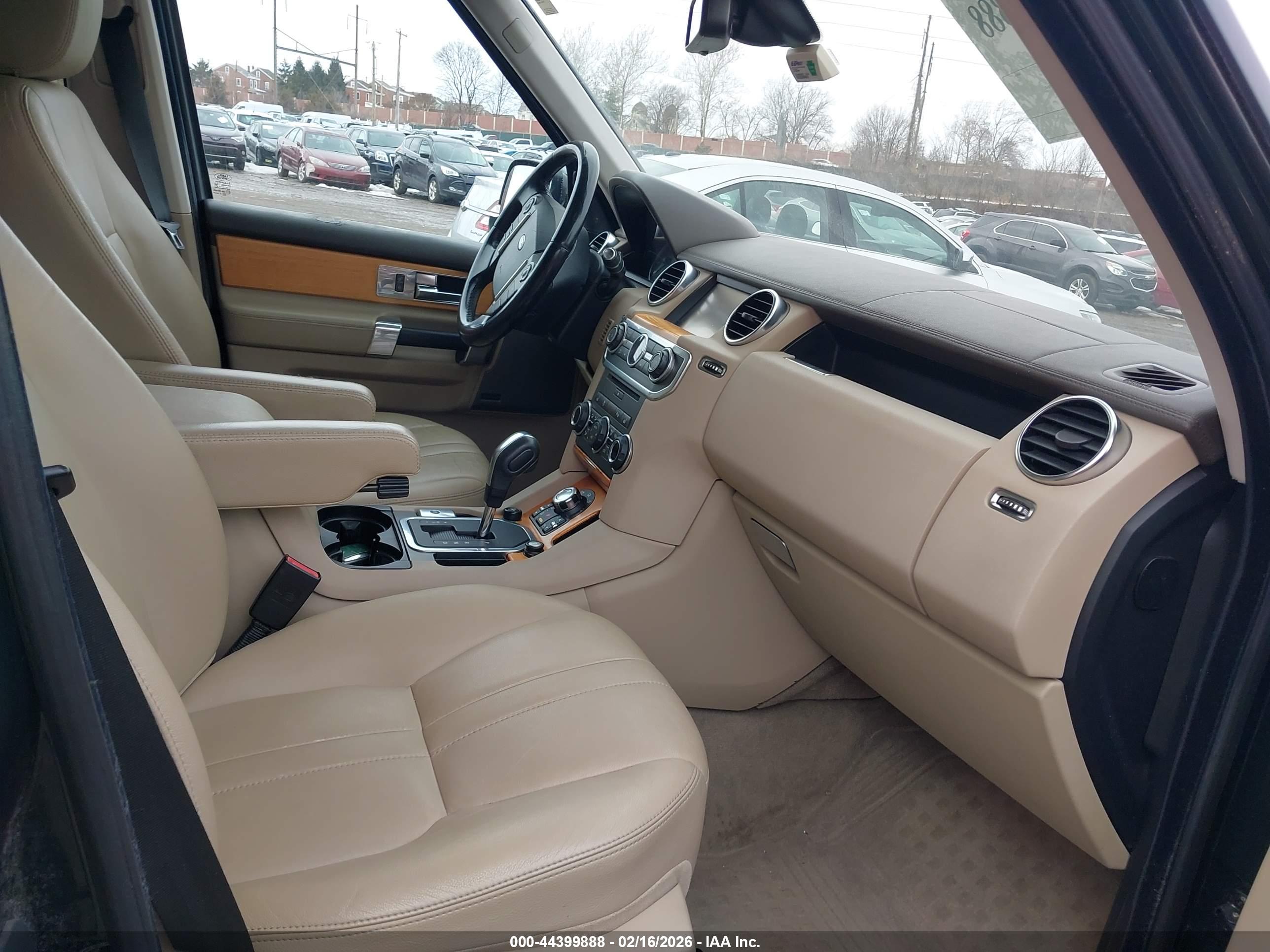 LAND ROVER image 5