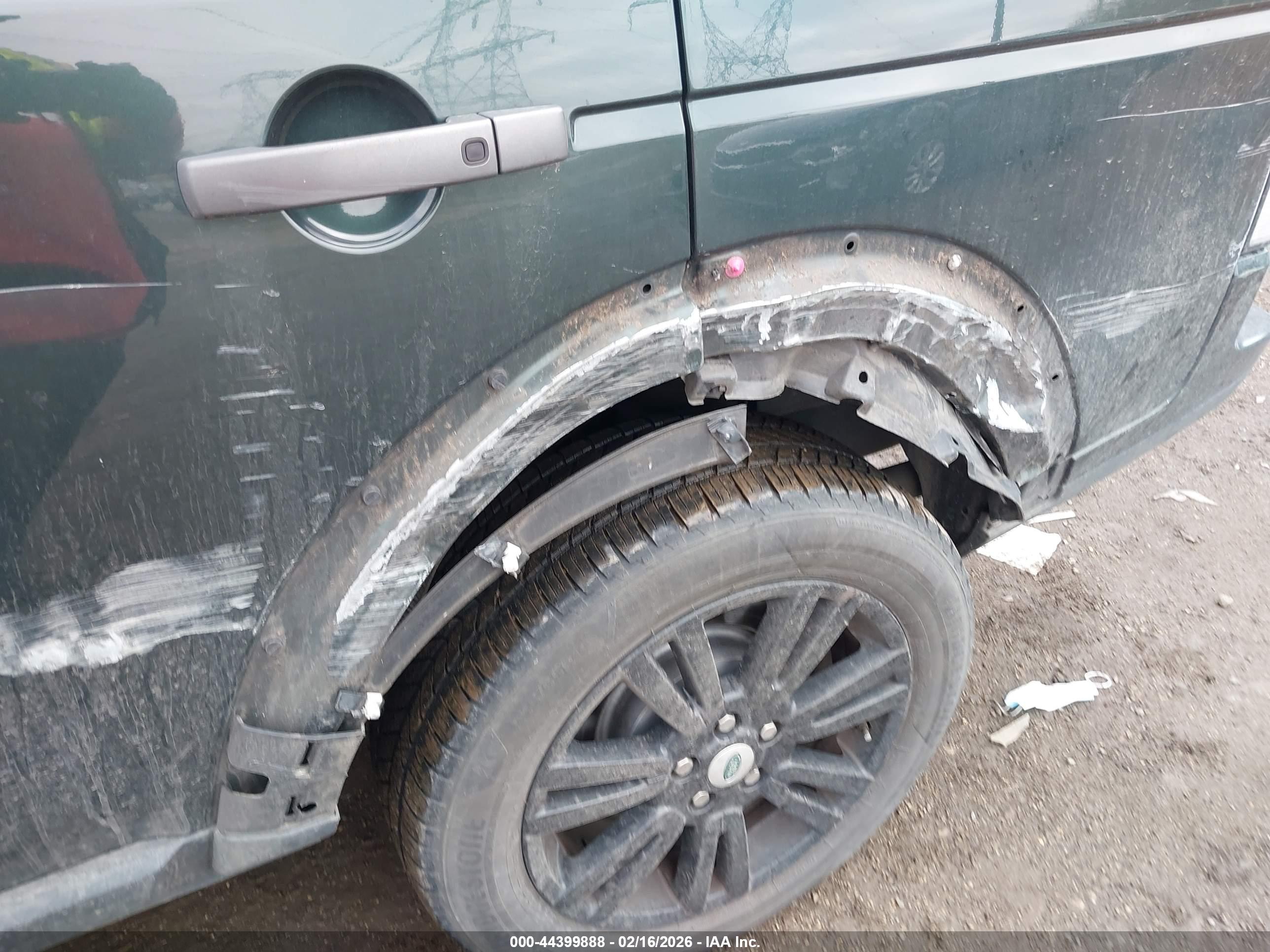 LAND ROVER image 6