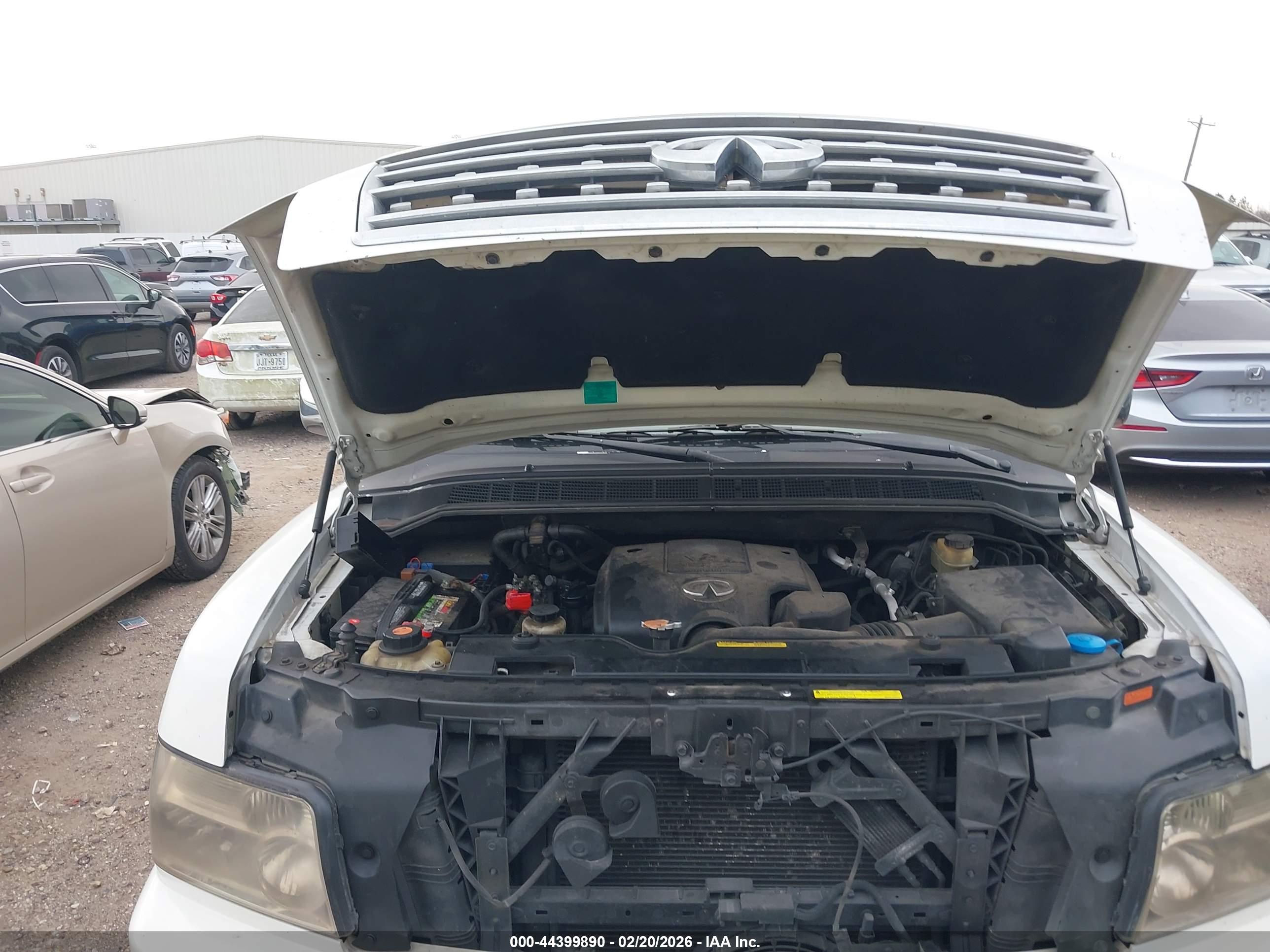 INFINITI QX56 image 10