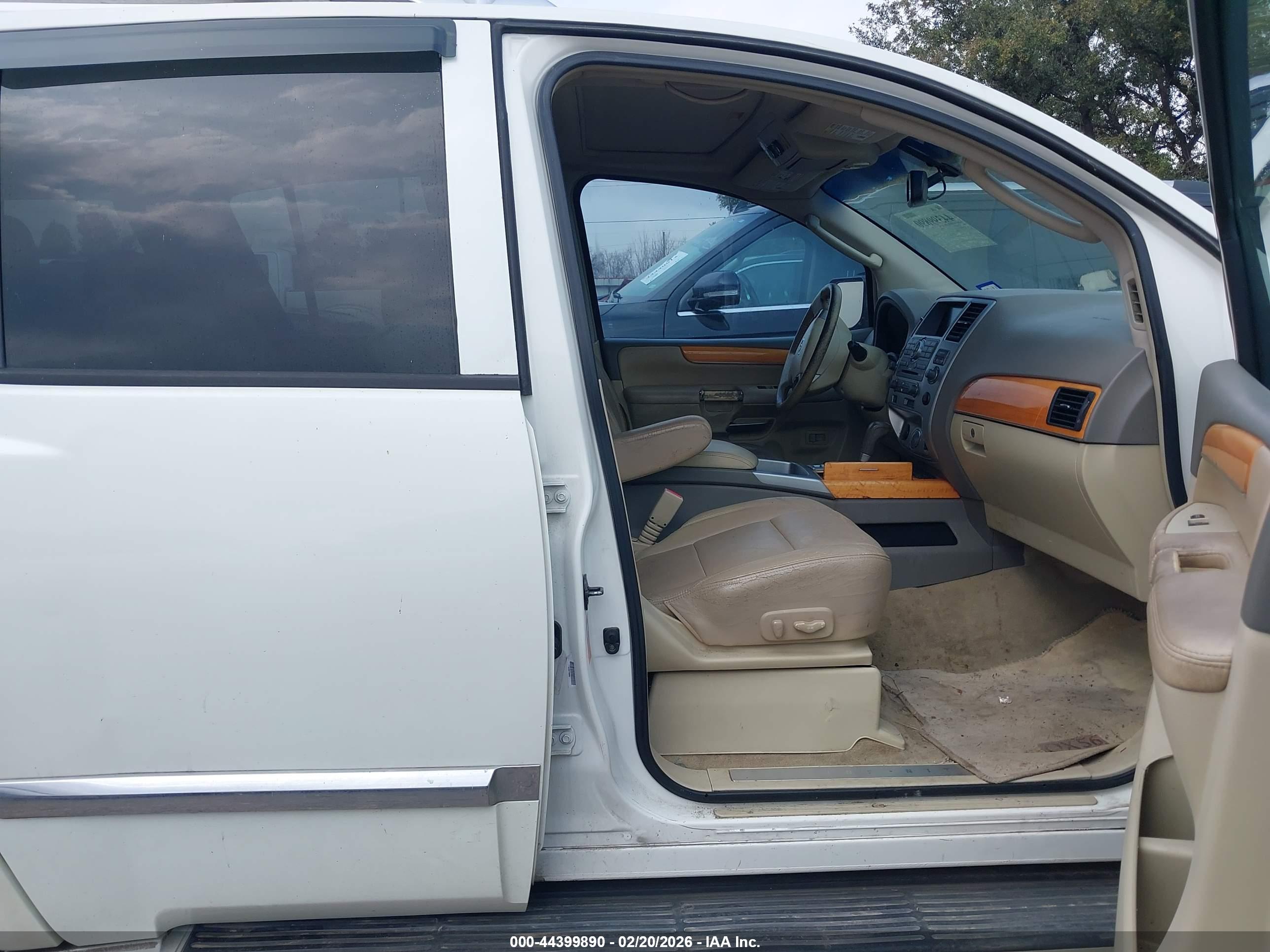INFINITI QX56 image 5