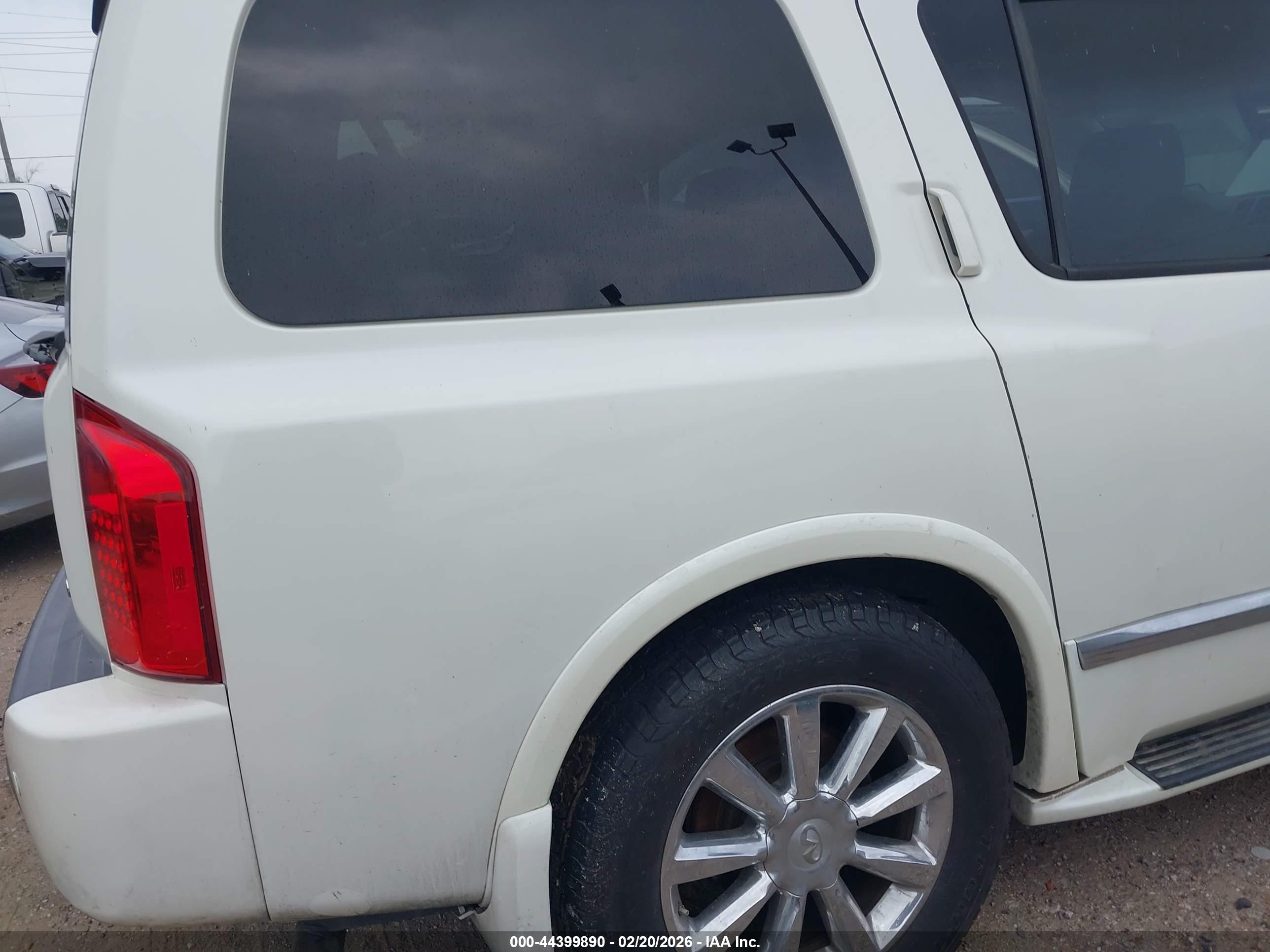 INFINITI QX56 image 6