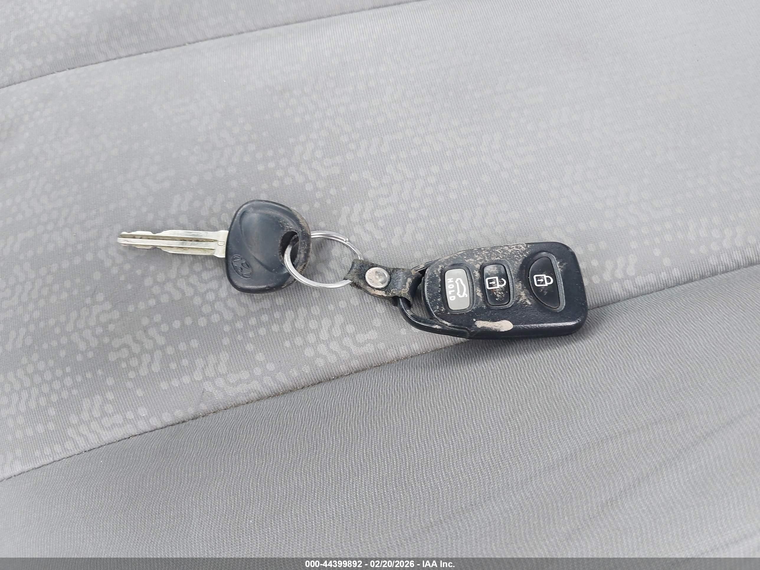 HYUNDAI ELANTRA image 11