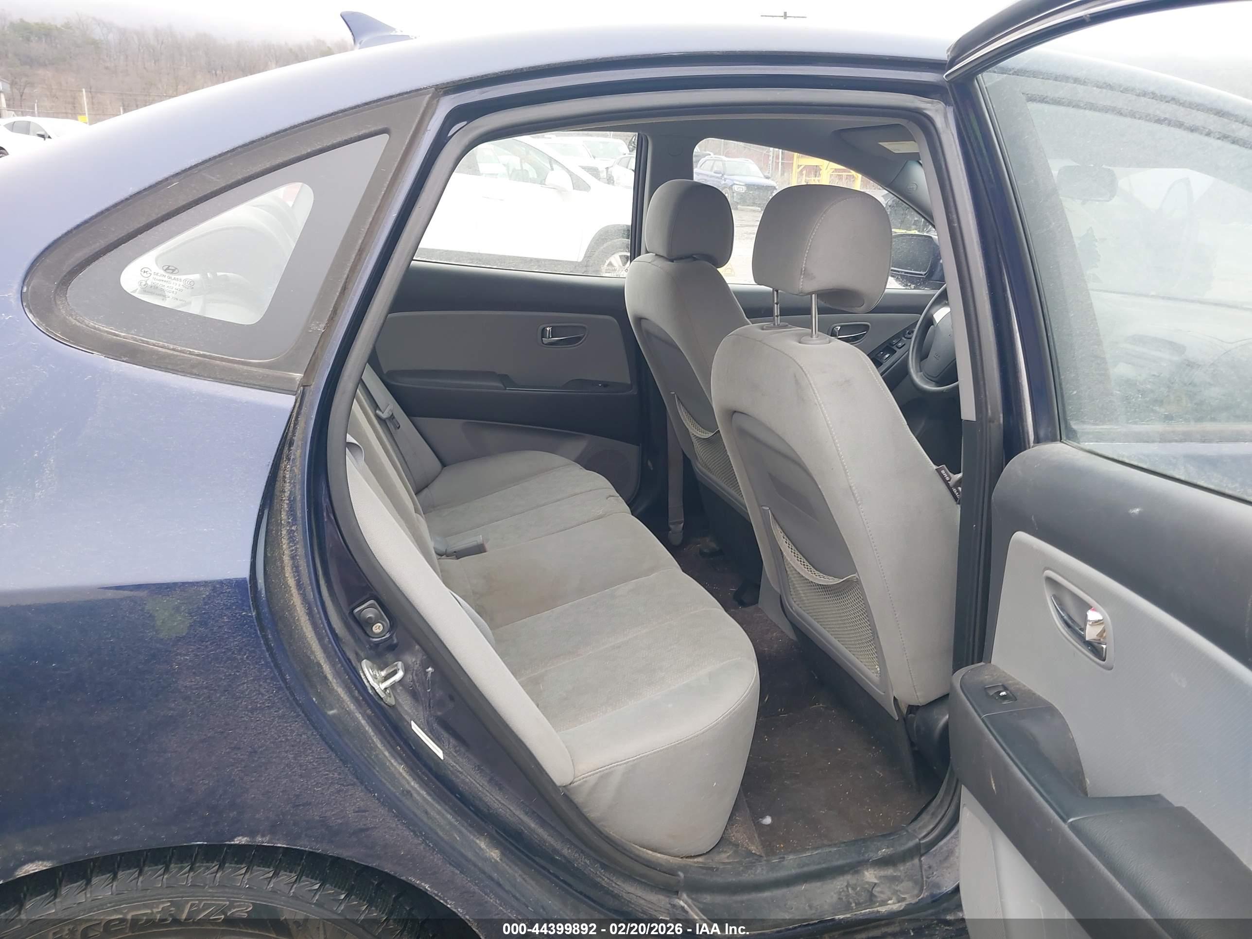 HYUNDAI ELANTRA image 8