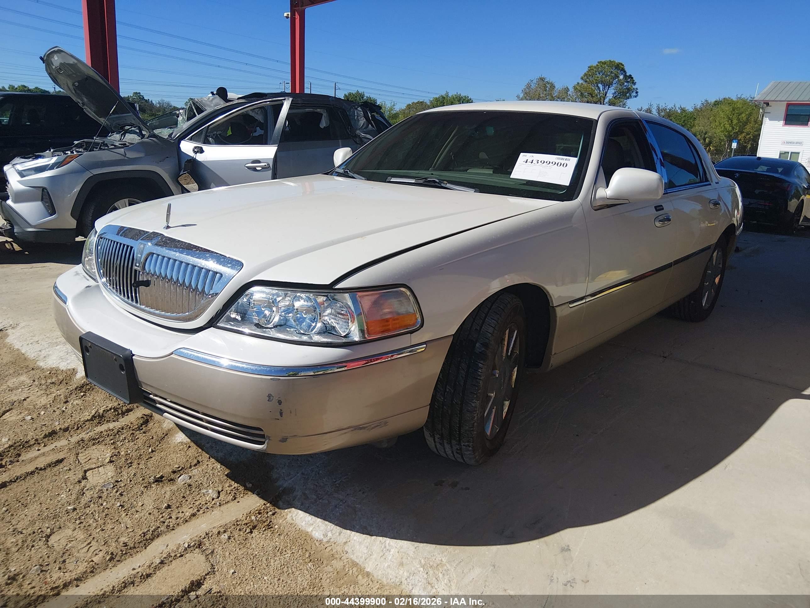 LINCOLN TOWN image 2