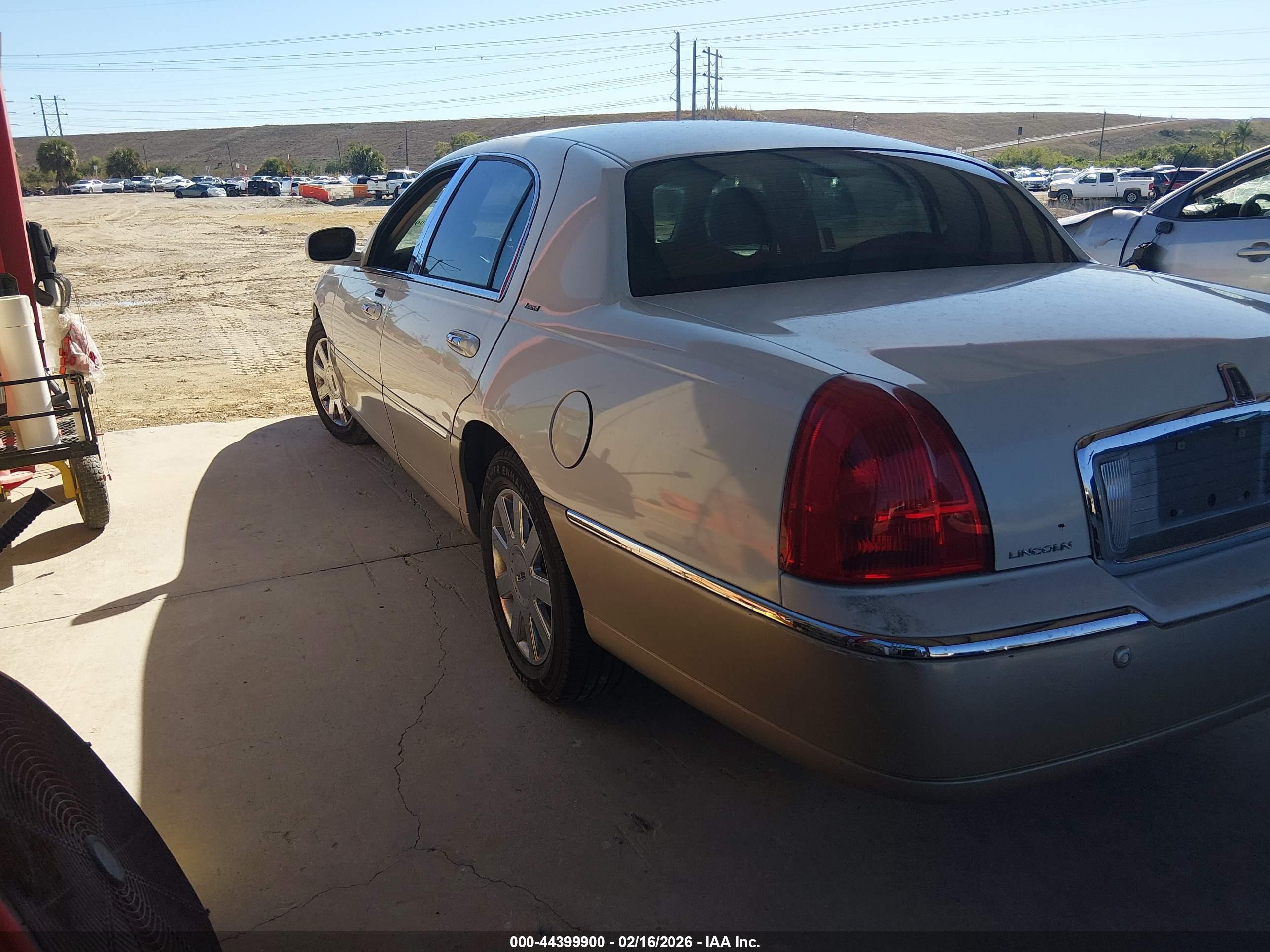 LINCOLN TOWN image 3