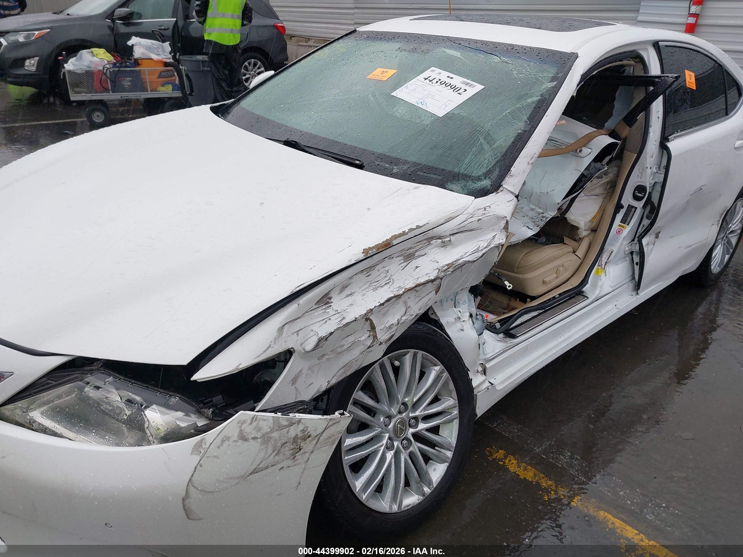 LEXUS ES image 6
