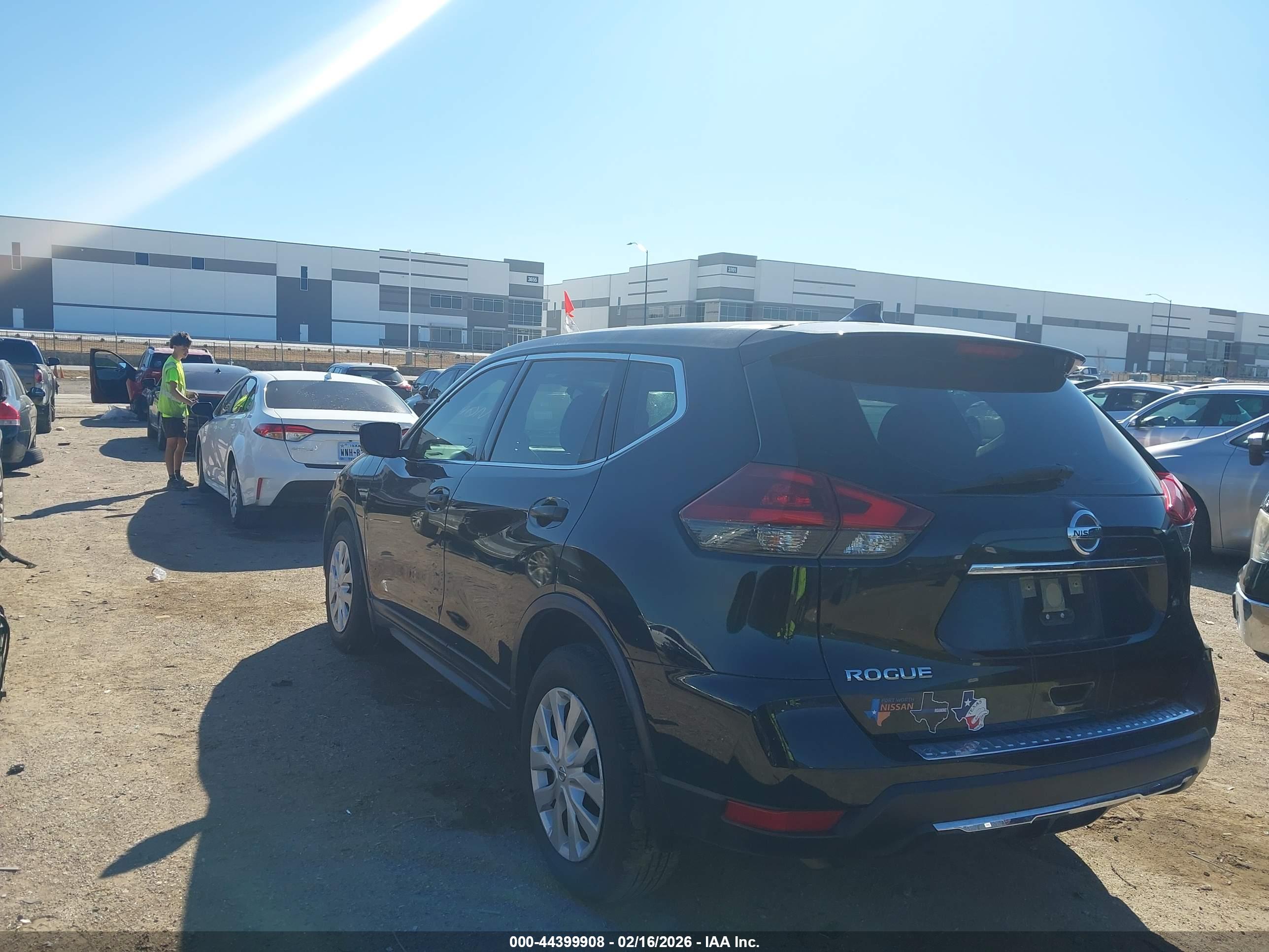 NISSAN ROGUE image 3