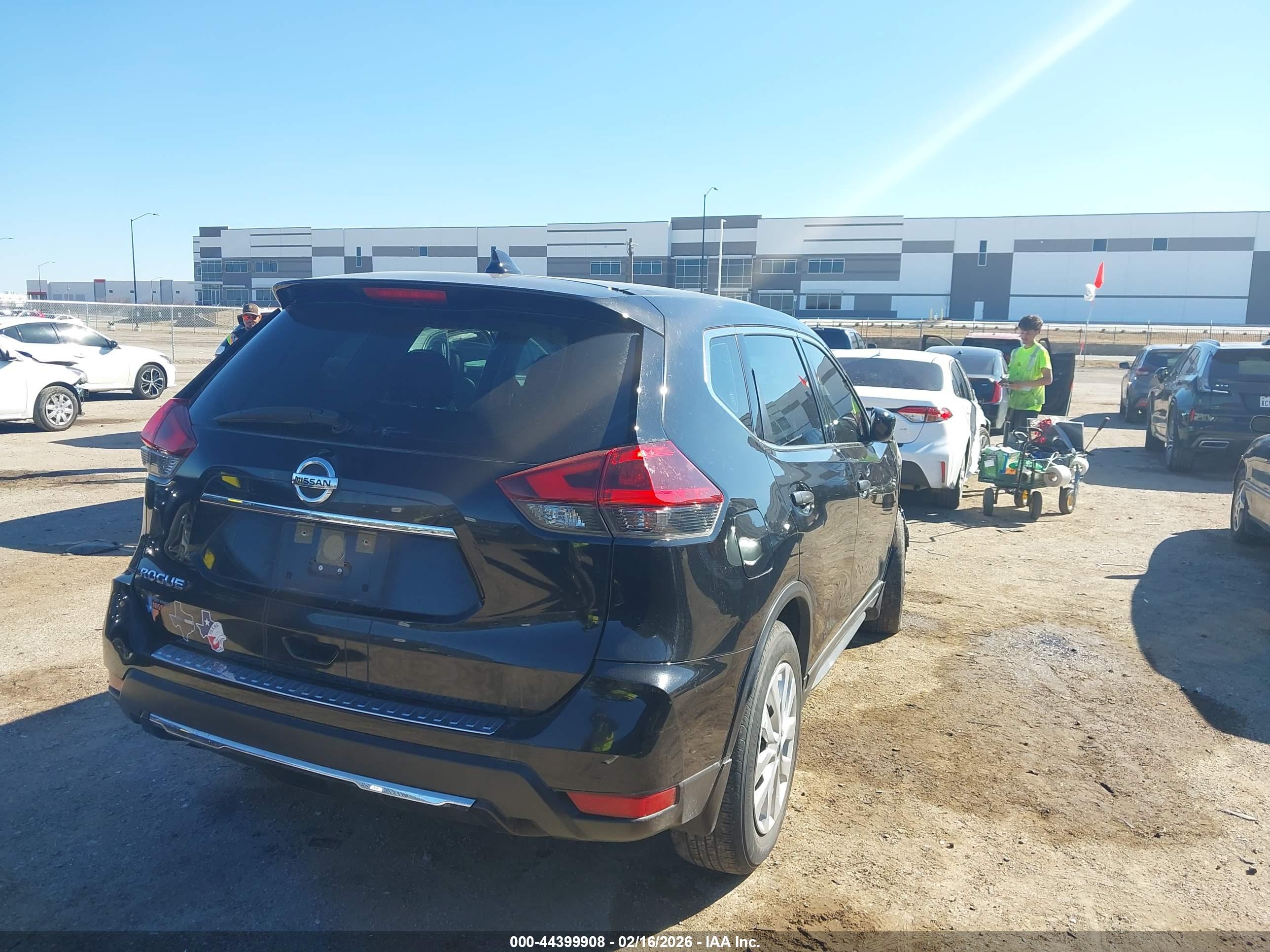NISSAN ROGUE image 4