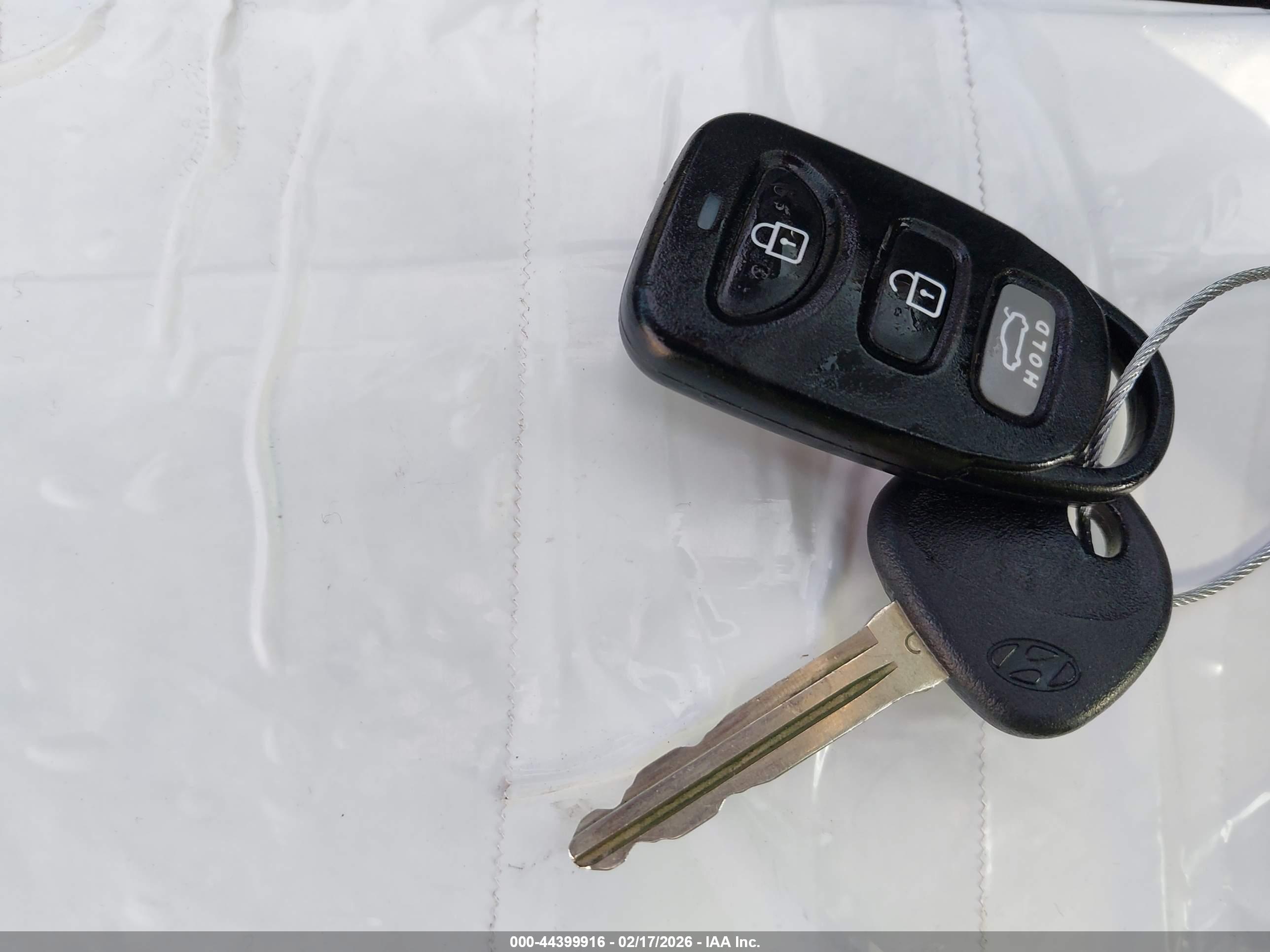 HYUNDAI ELANTRA image 11