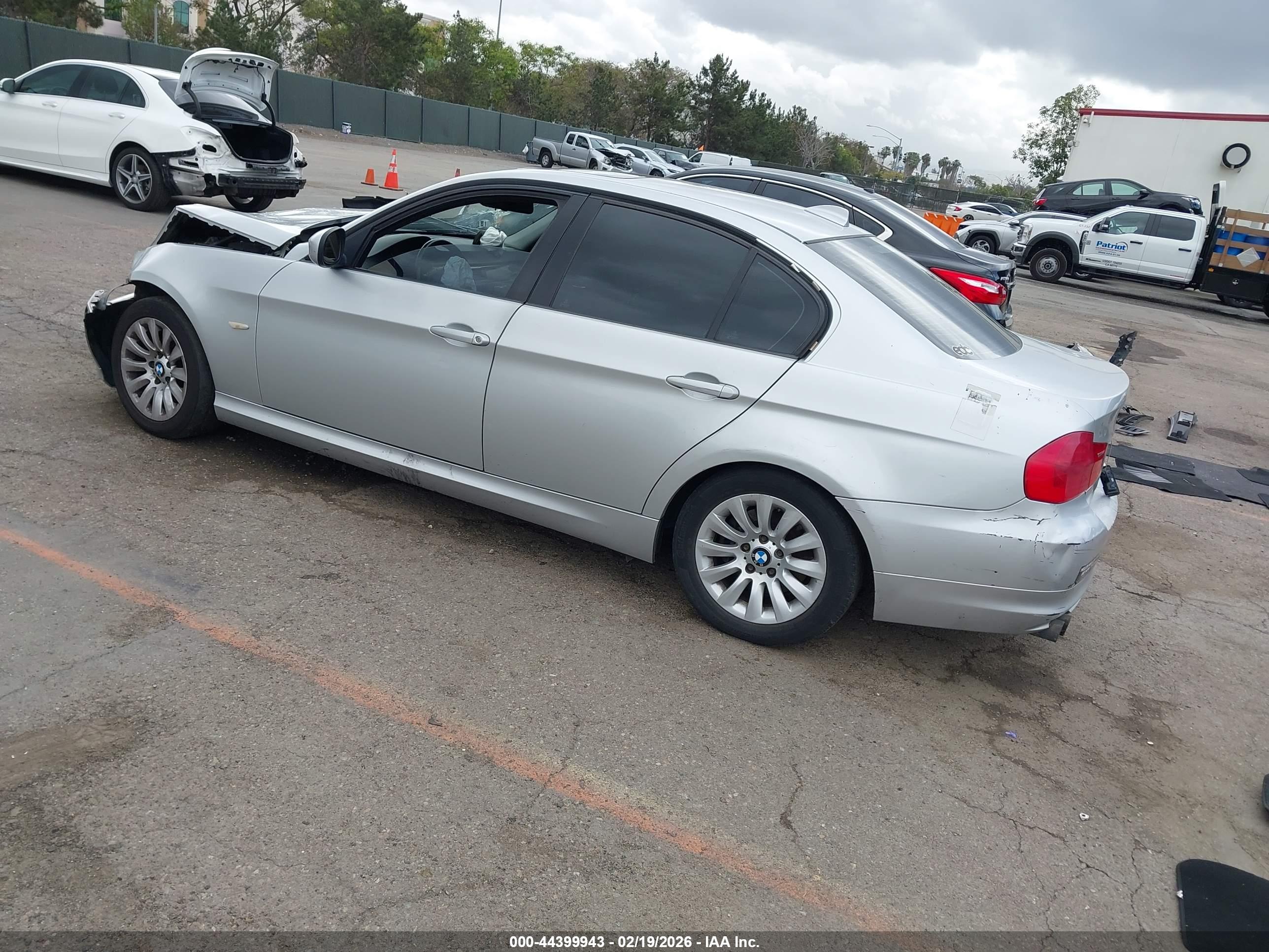 BMW 328I image 3