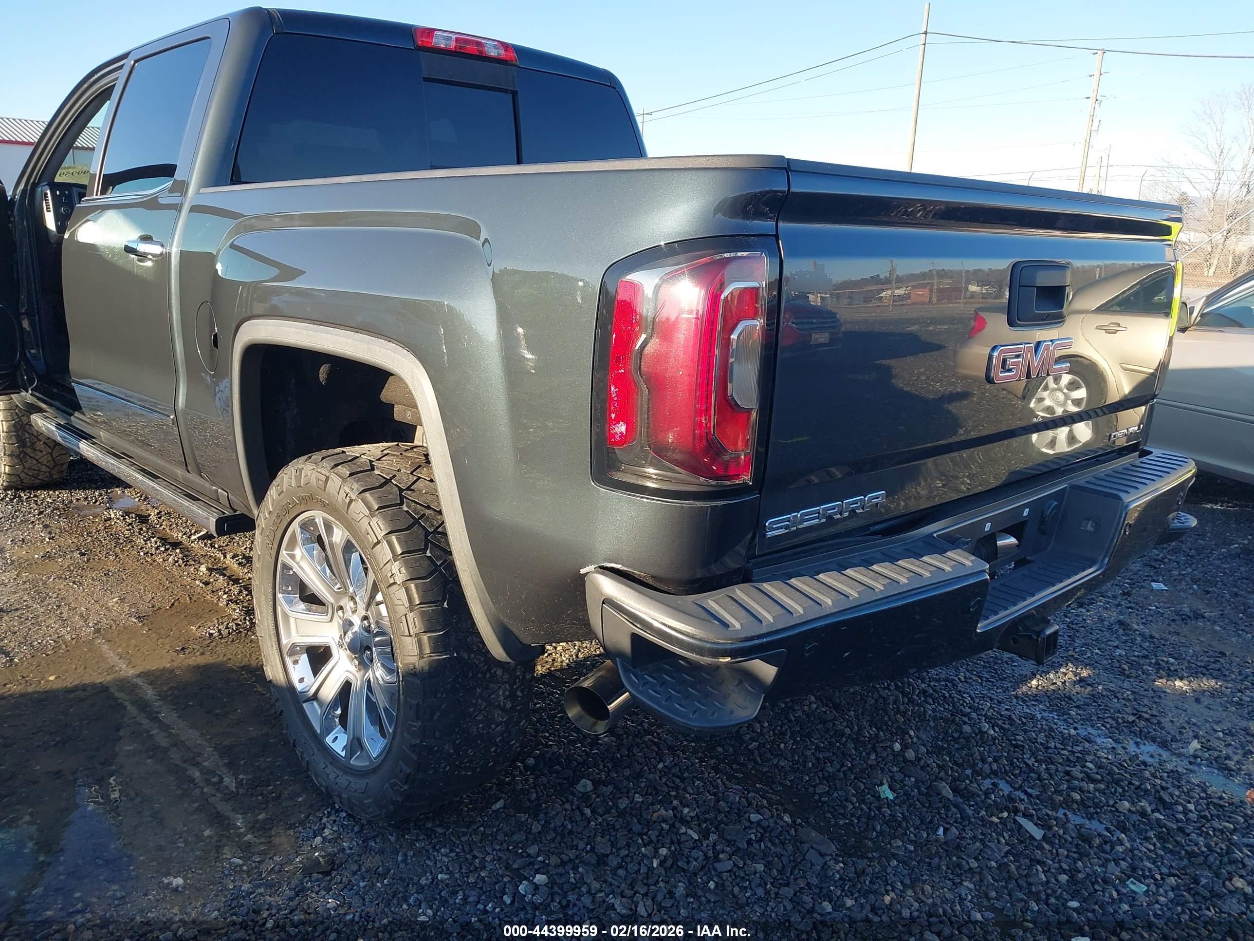 GMC SIERRA image 6