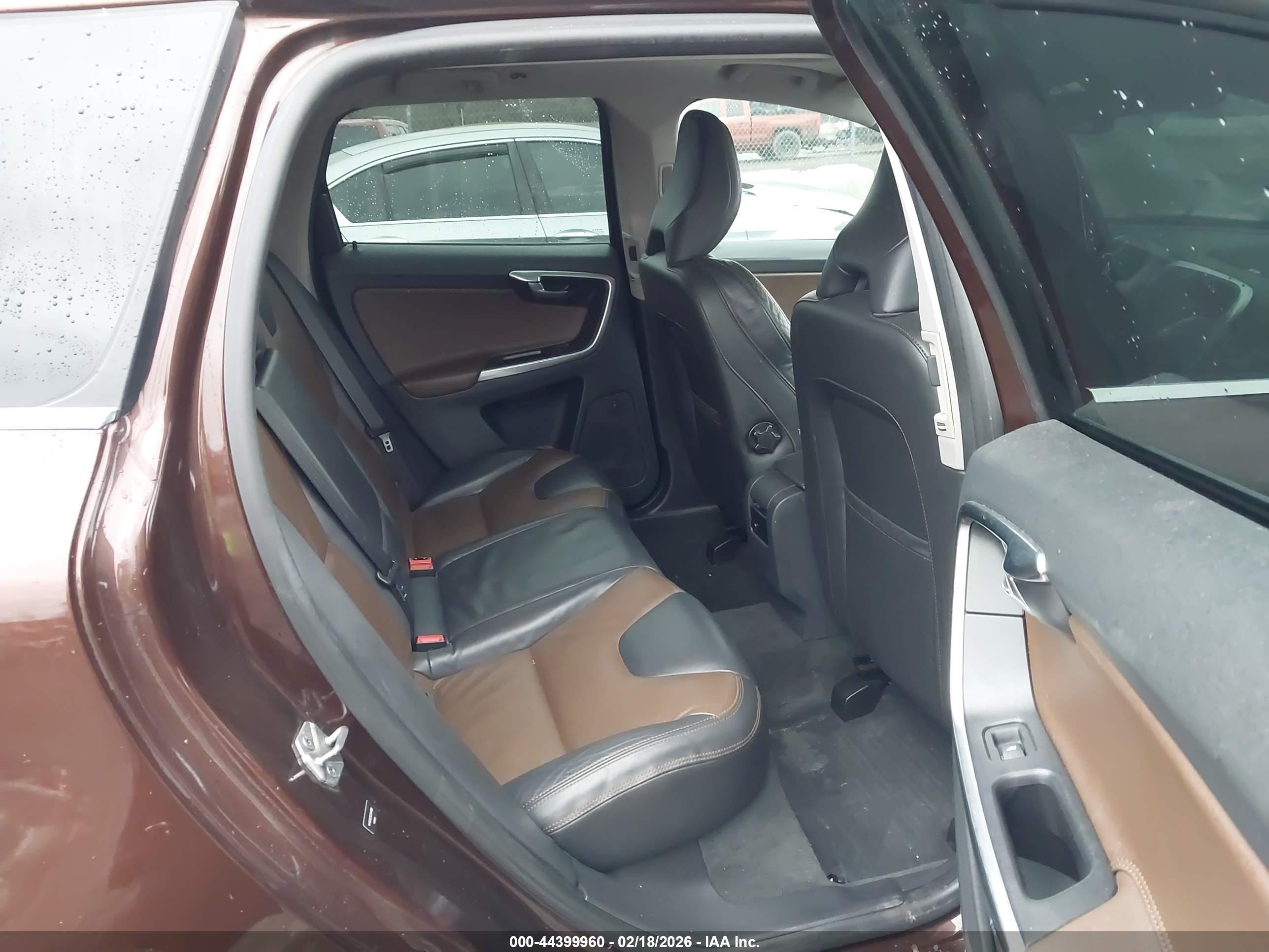 VOLVO XC60 image 8