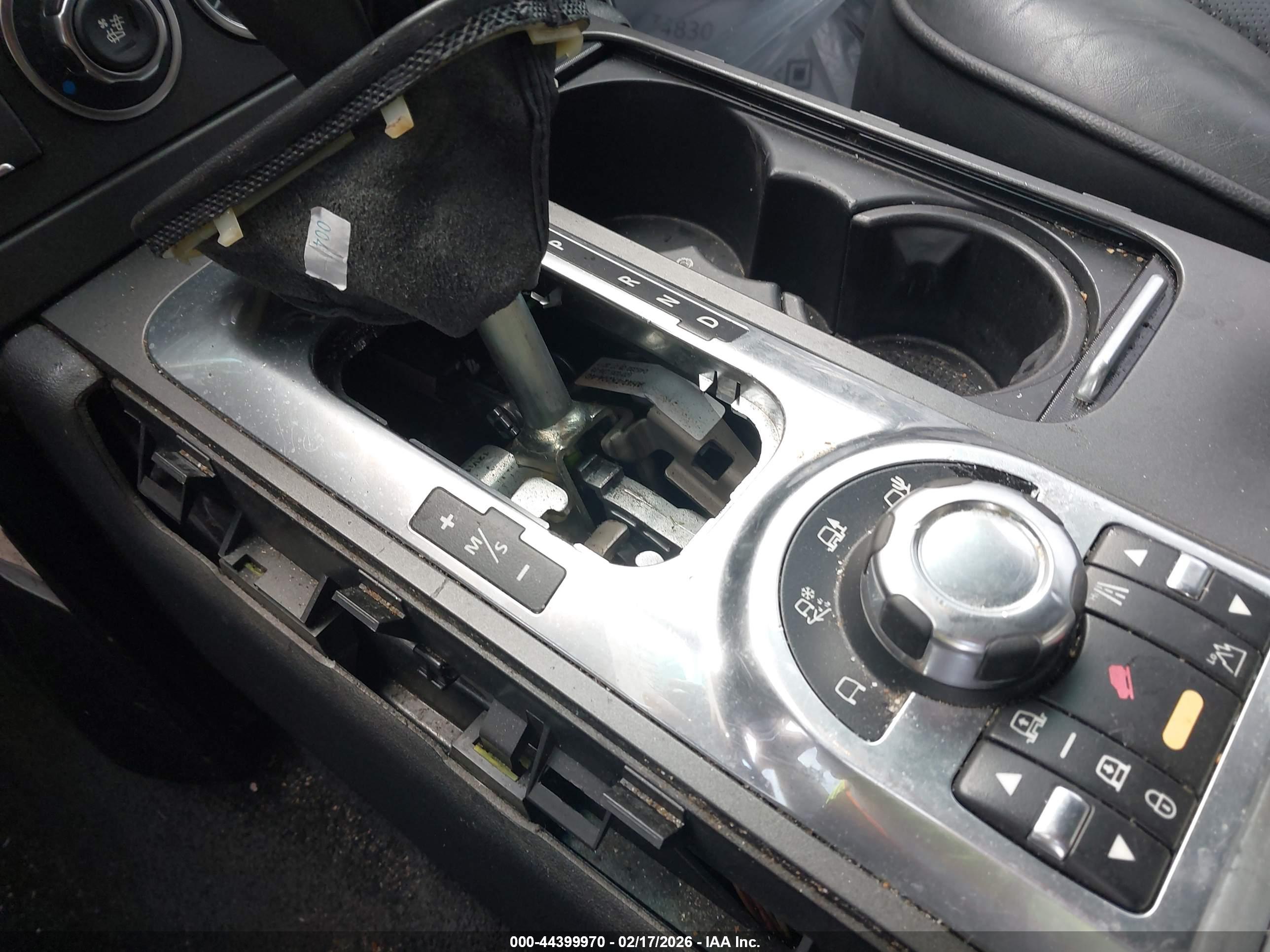 LAND ROVER image 6