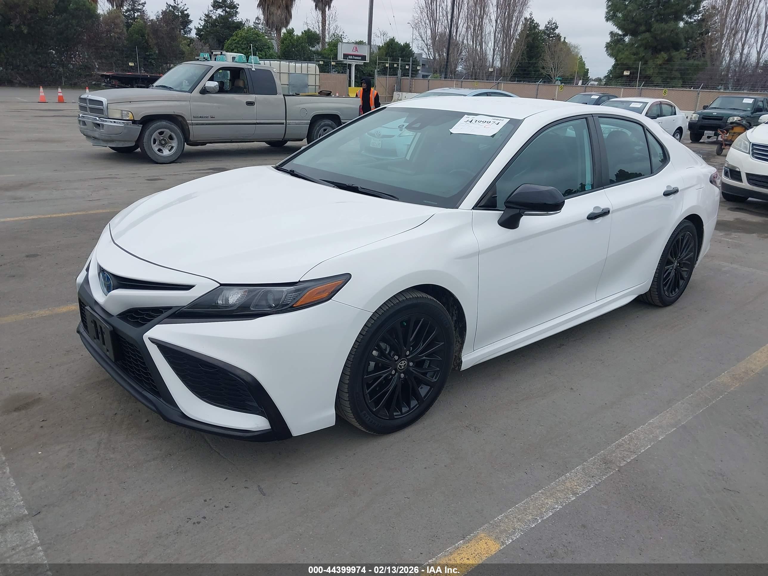 TOYOTA CAMRY image 2