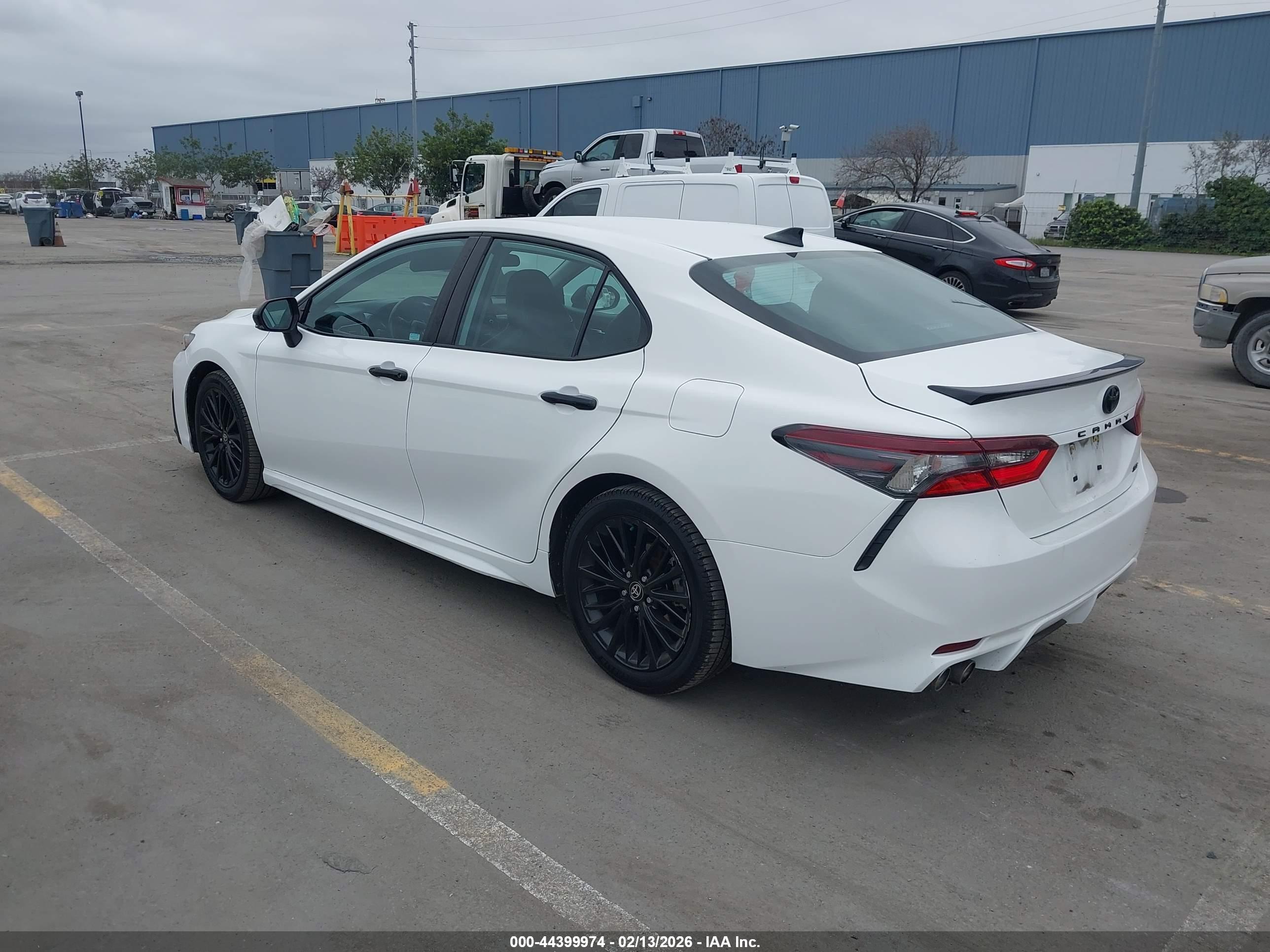 TOYOTA CAMRY image 3