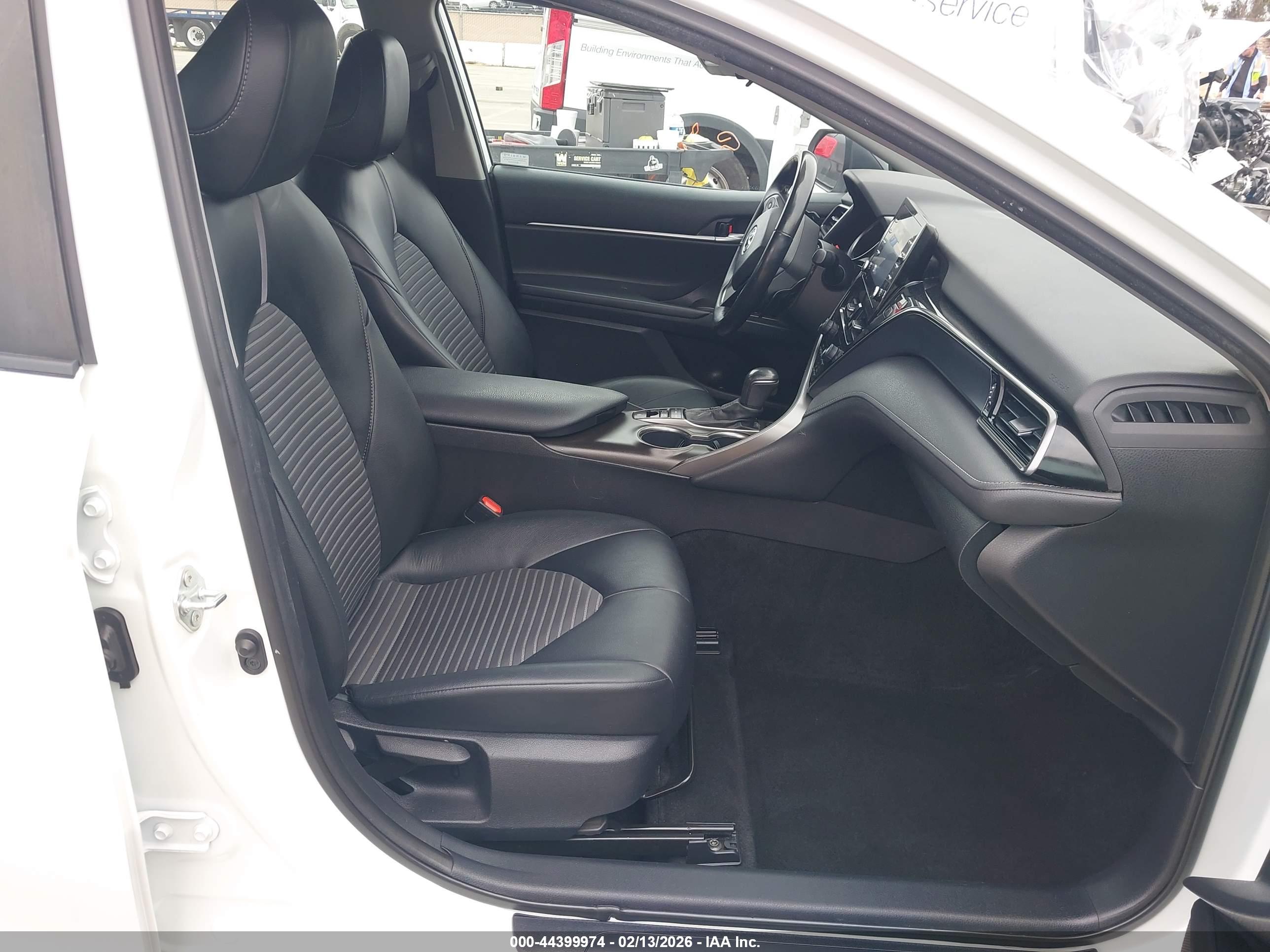 TOYOTA CAMRY image 5